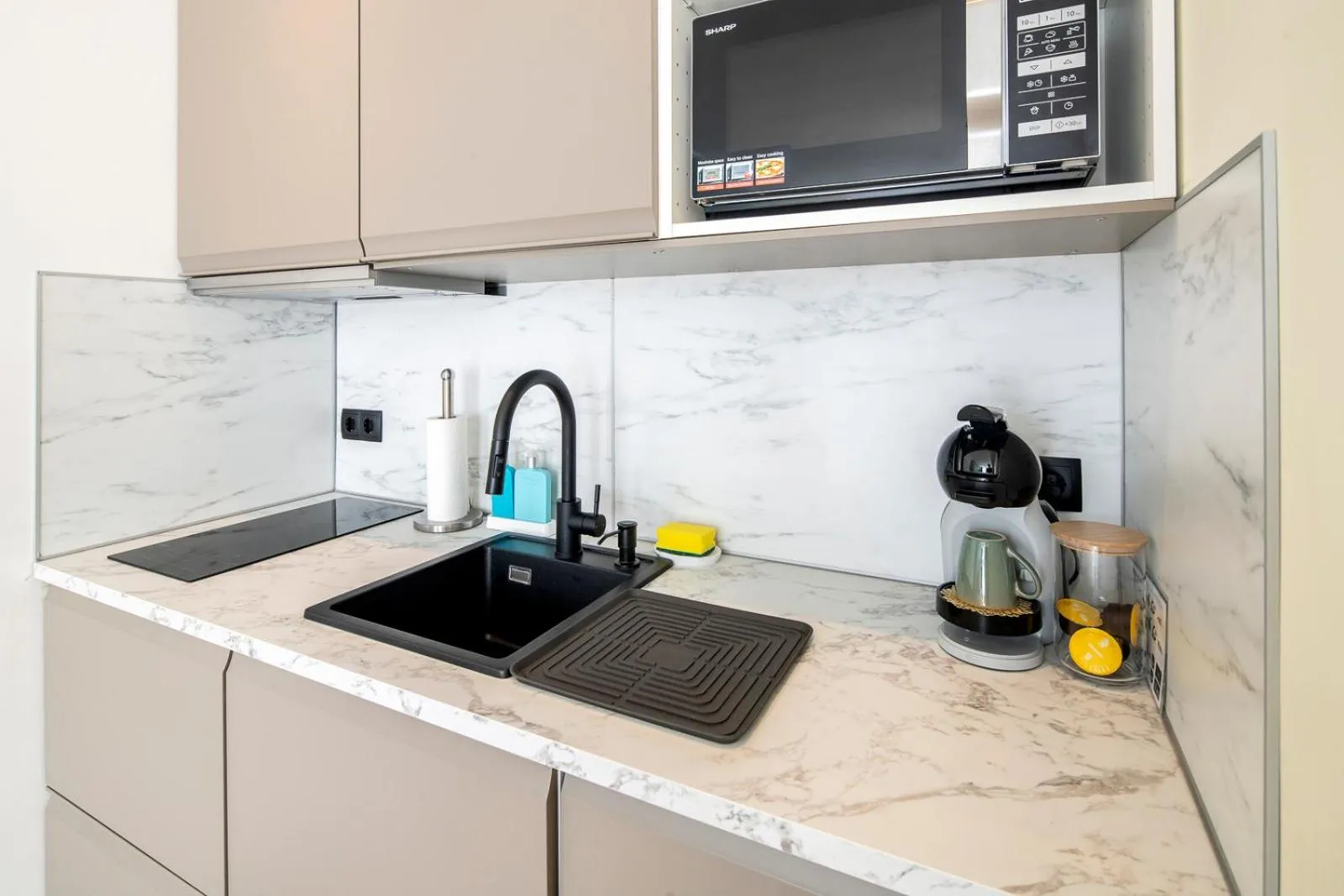 Coffee/tea facilities in Jupiter Hotel