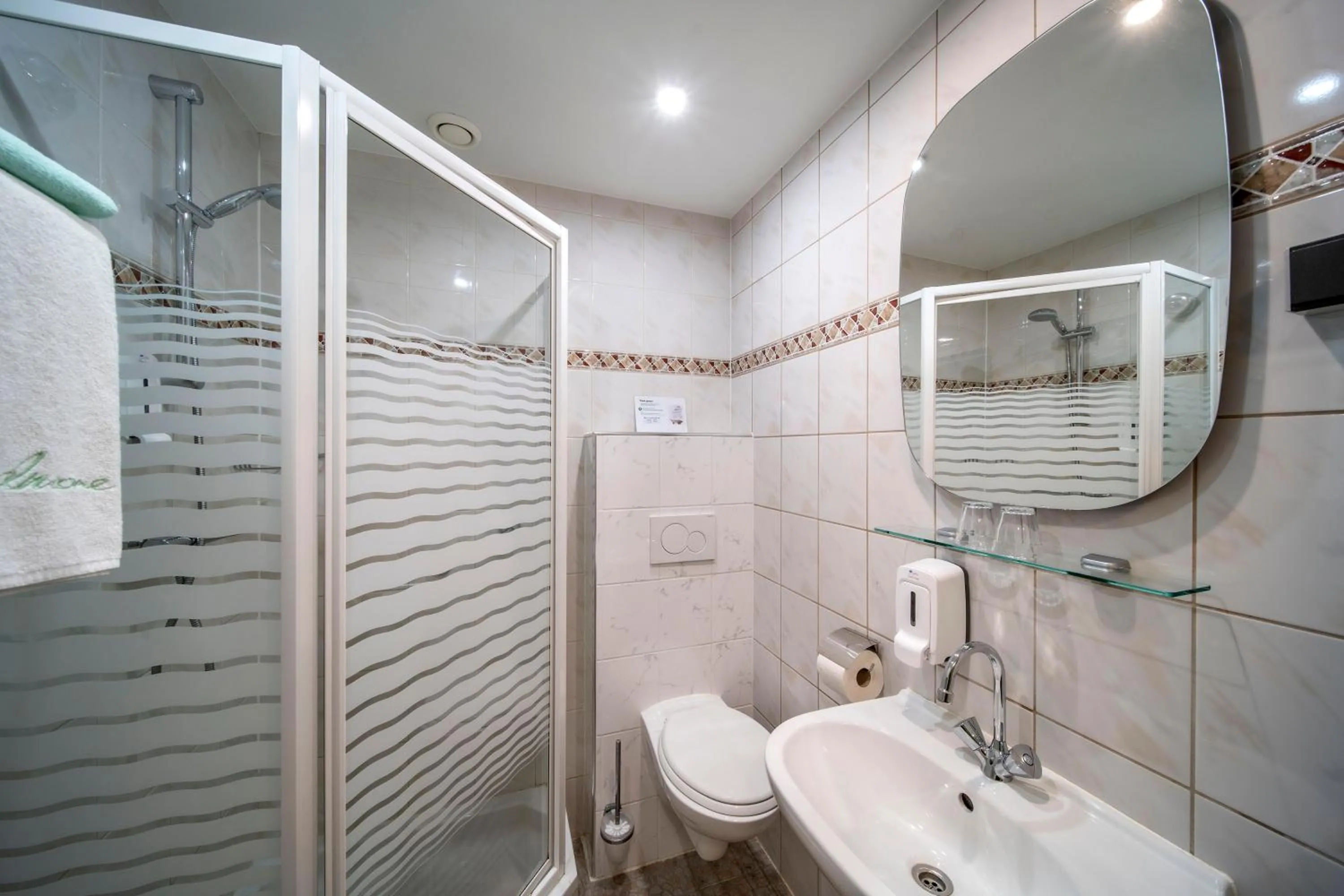 Bathroom in Jupiter Hotel