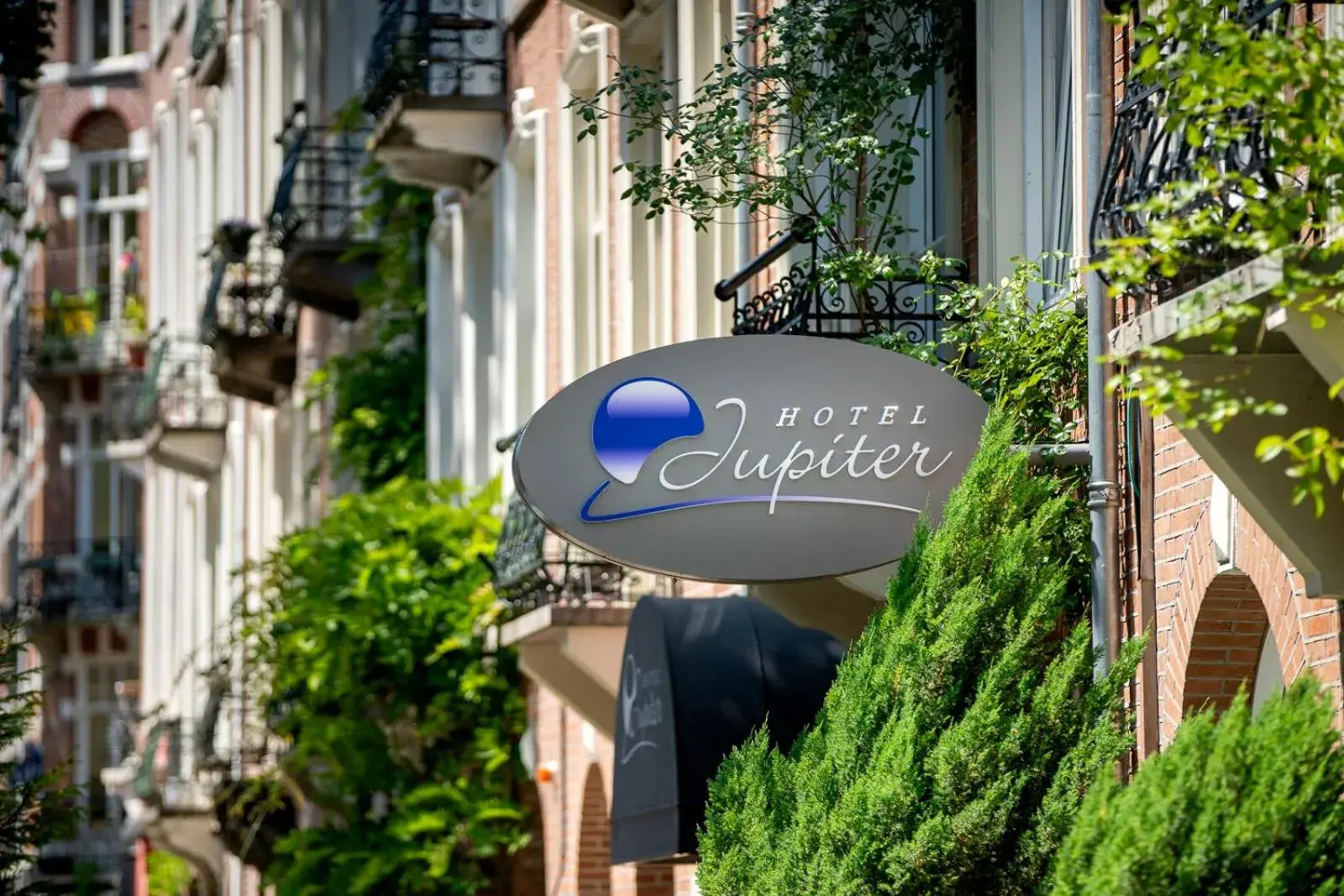 Property building in Jupiter Hotel Property building in Jupiter Hotel