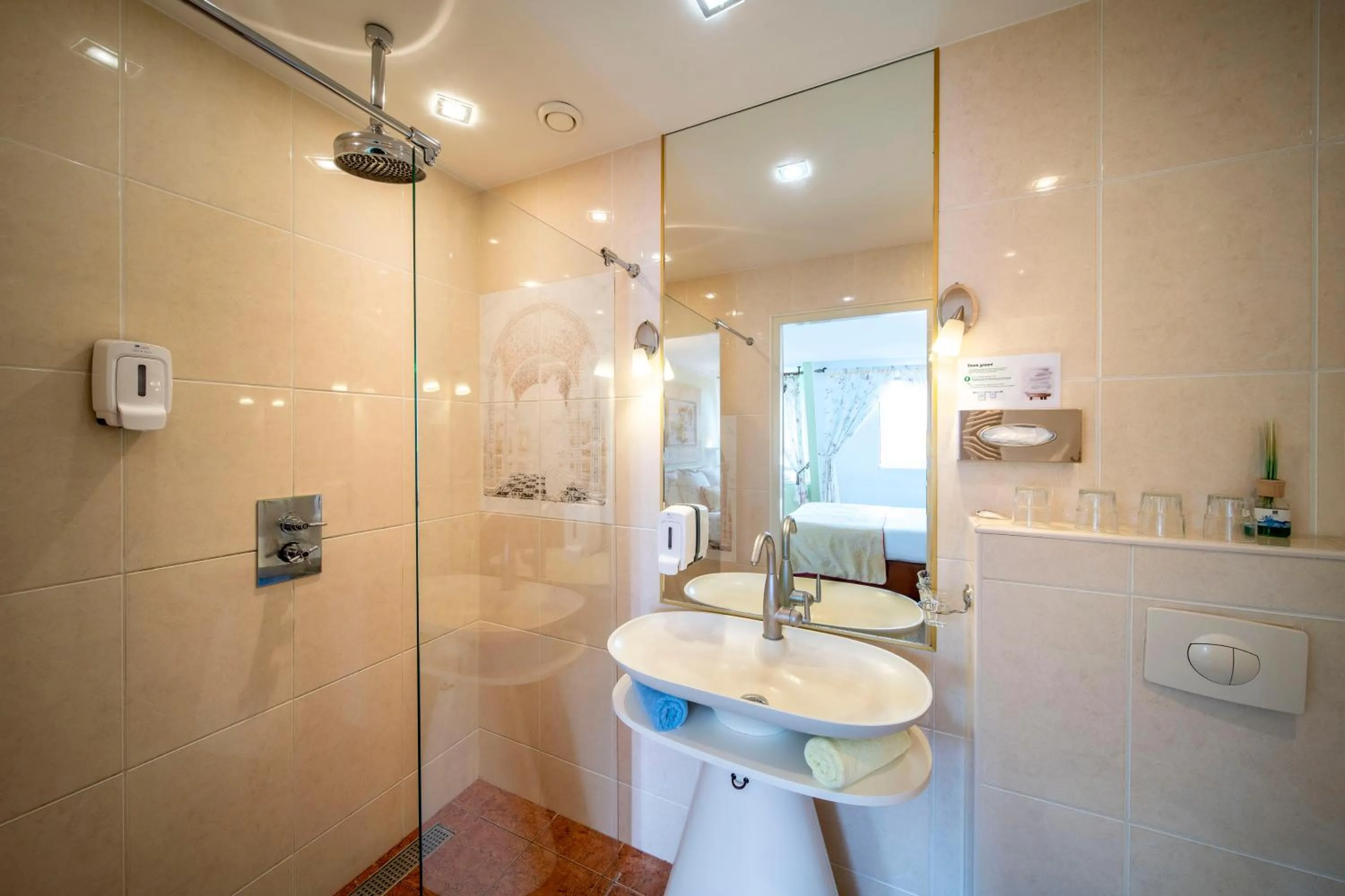 Bathroom in Jupiter Hotel