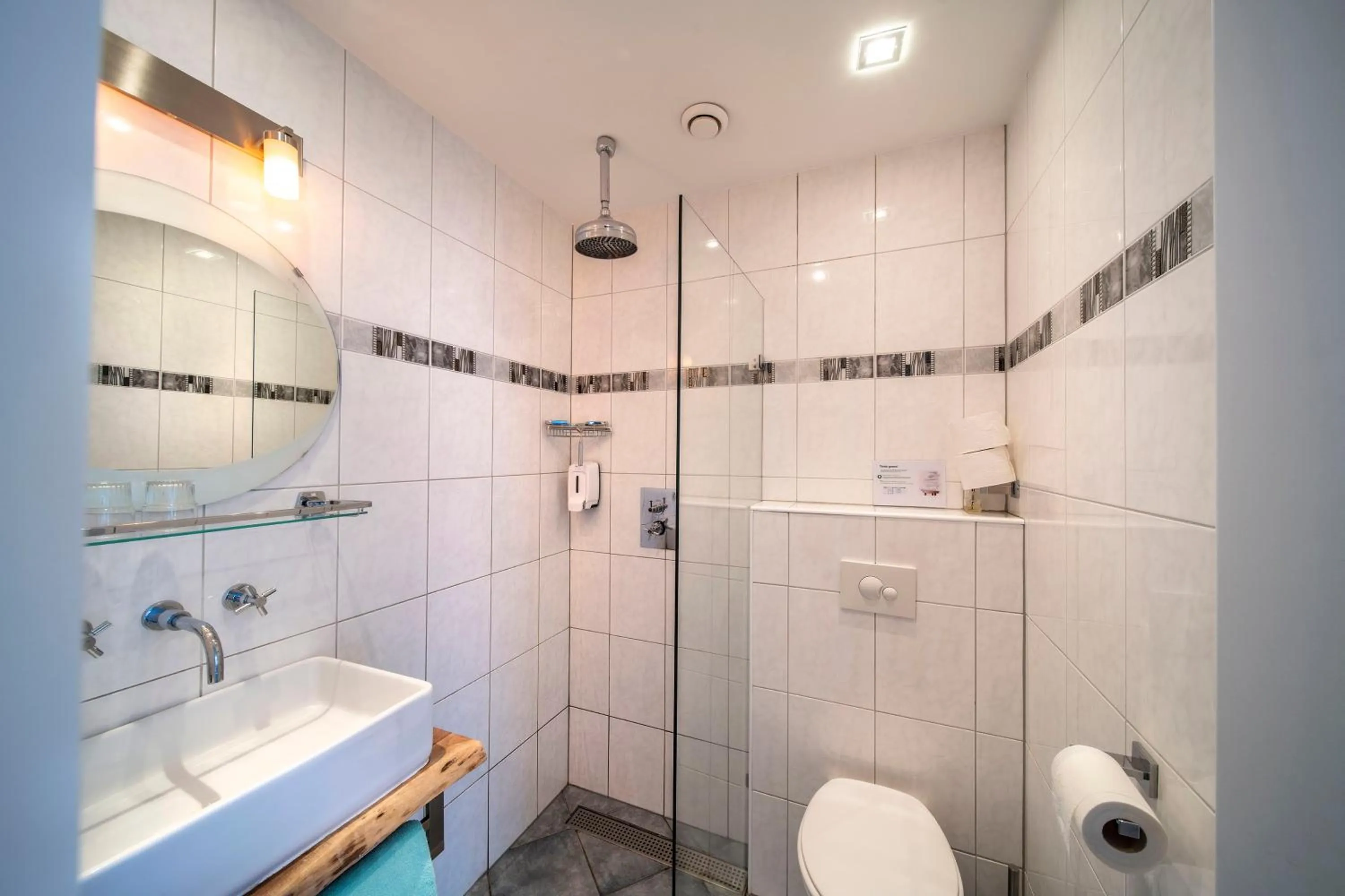 Bathroom in Jupiter Hotel