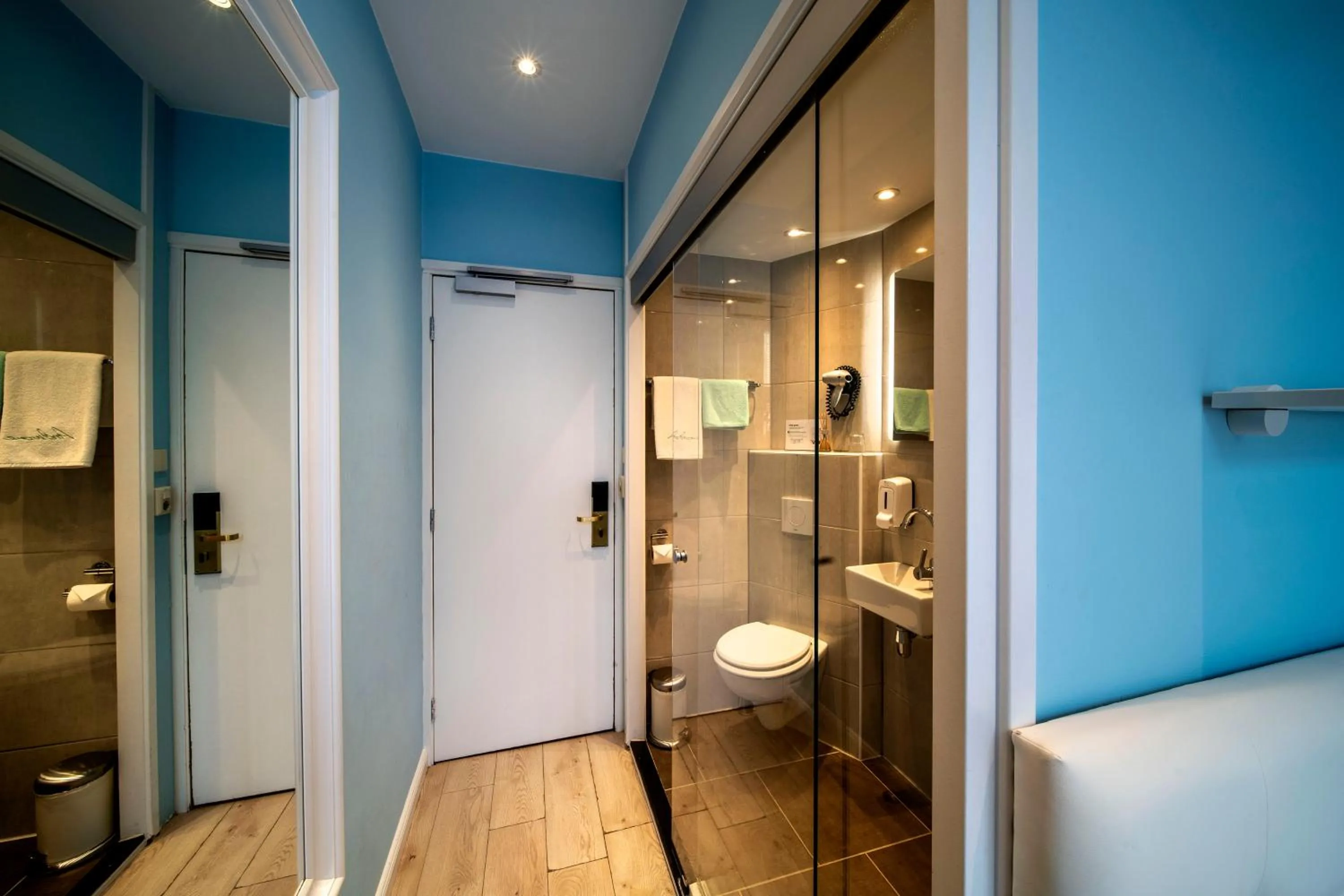 Bathroom in Jupiter Hotel