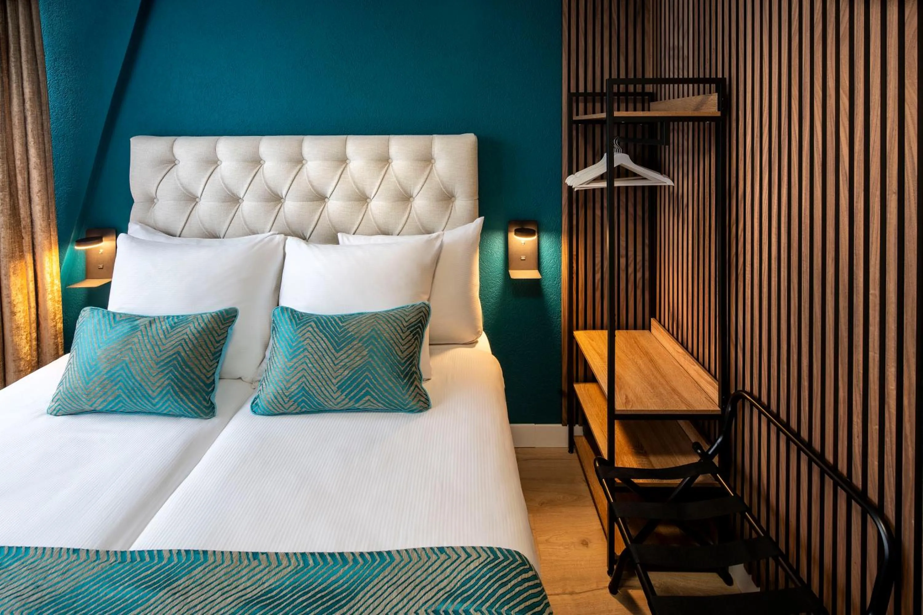 Bedroom, Bed in Jupiter Hotel