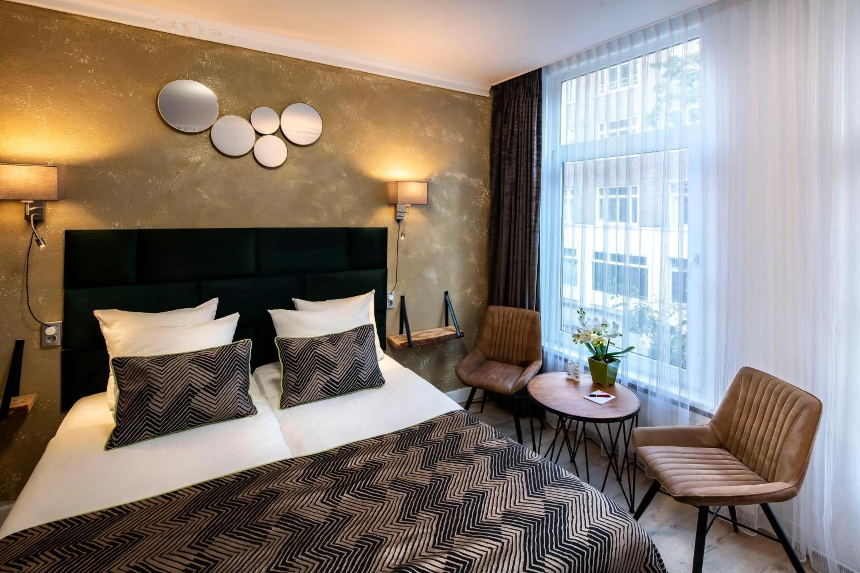 Bedroom, Bed in Jupiter Hotel