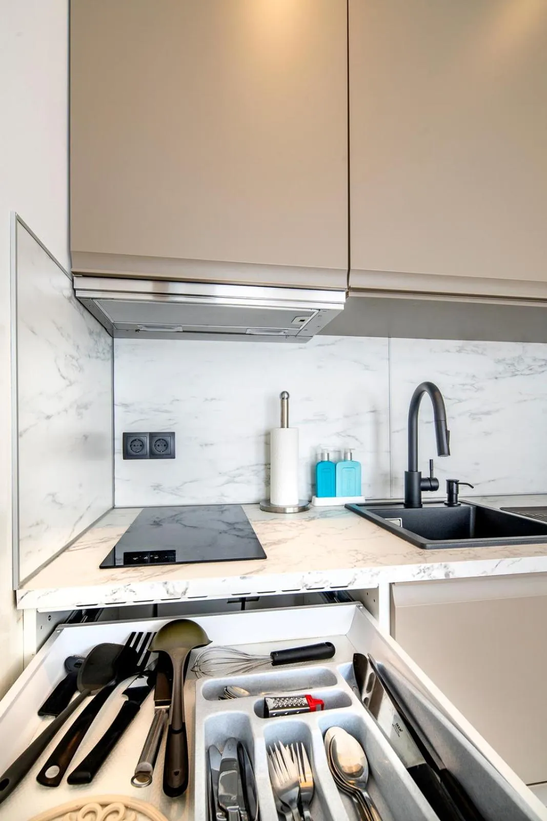 Kitchen or kitchenette in Jupiter Hotel