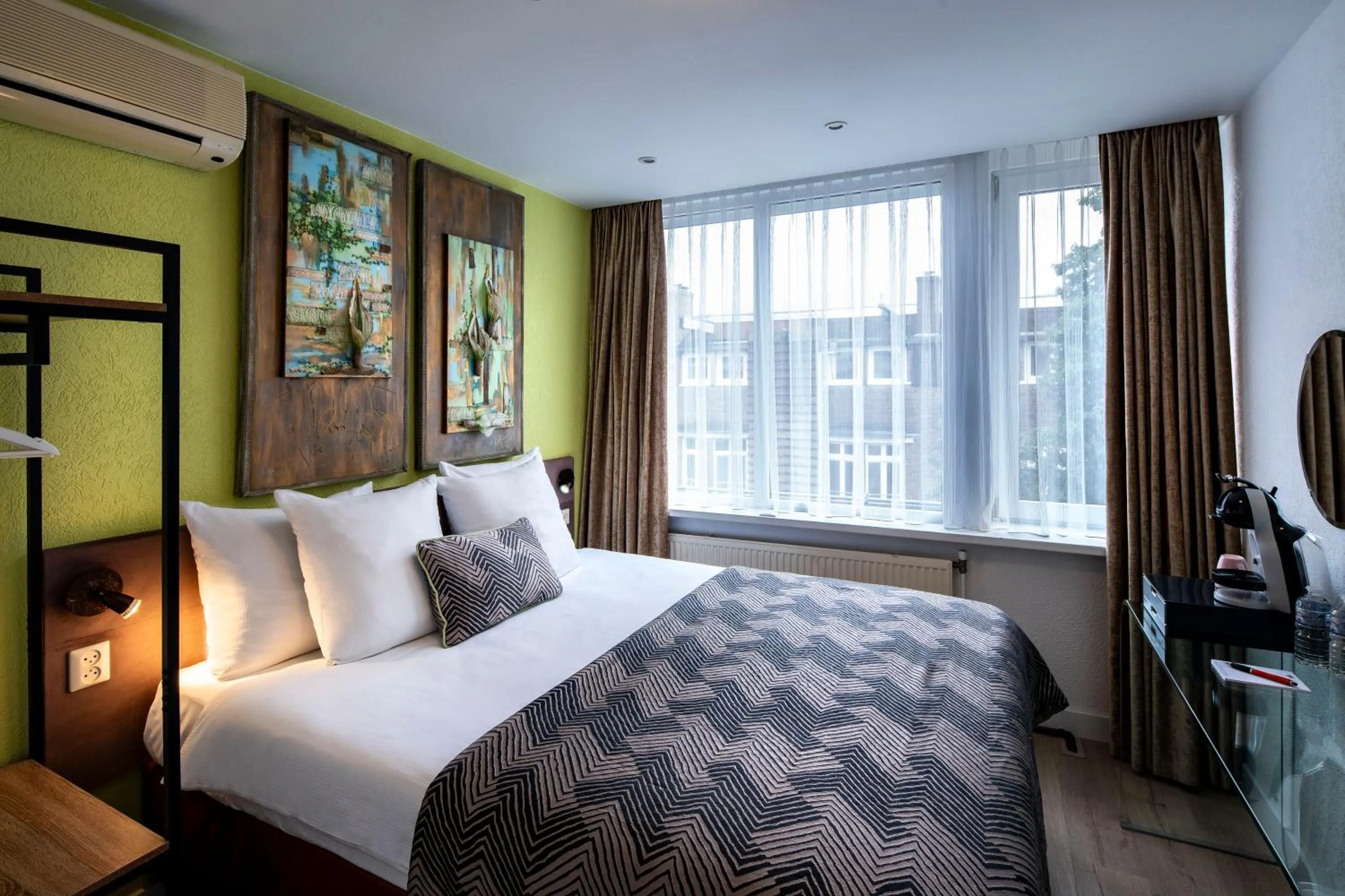 Bed in Jupiter Hotel