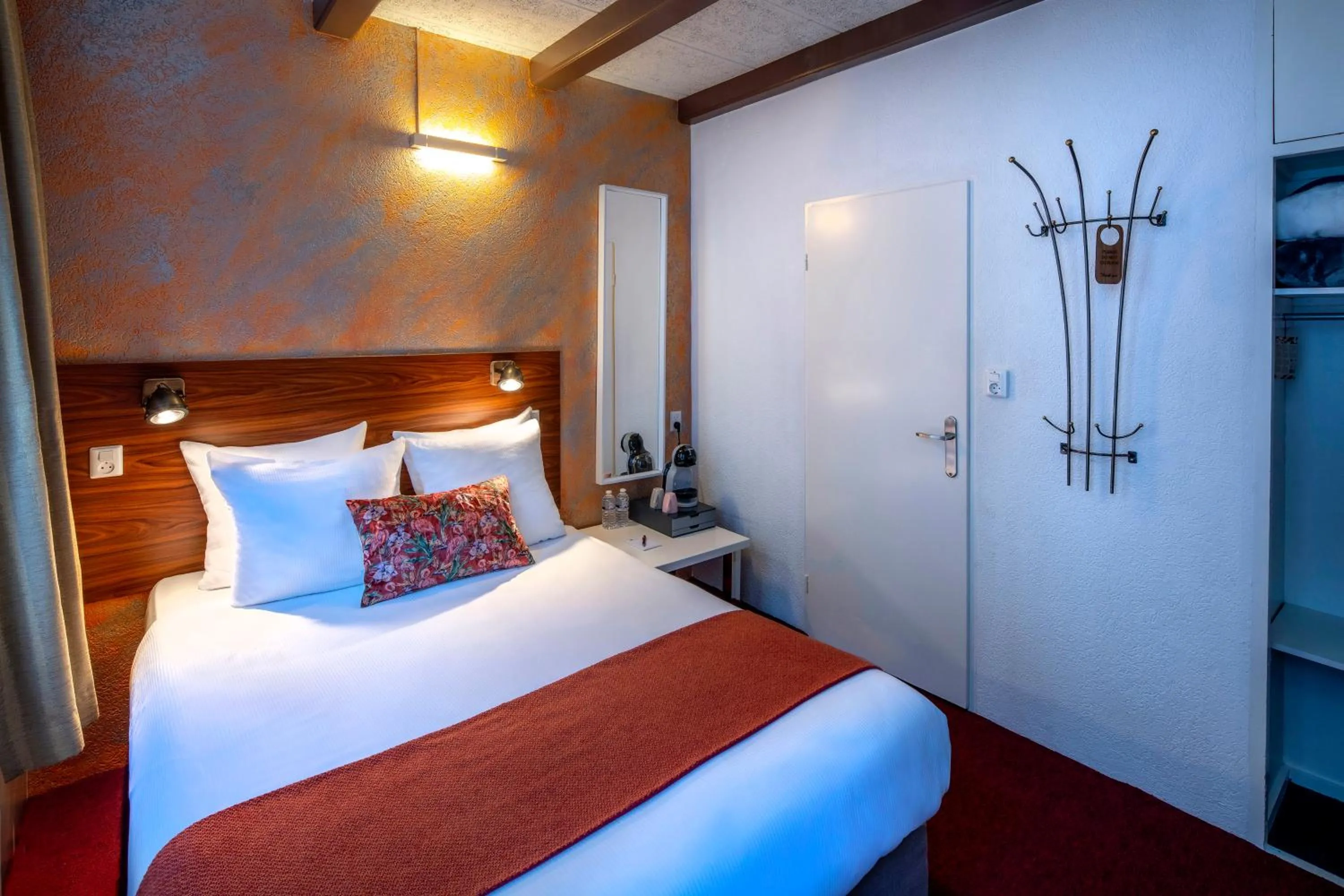 Bed in Jupiter Hotel