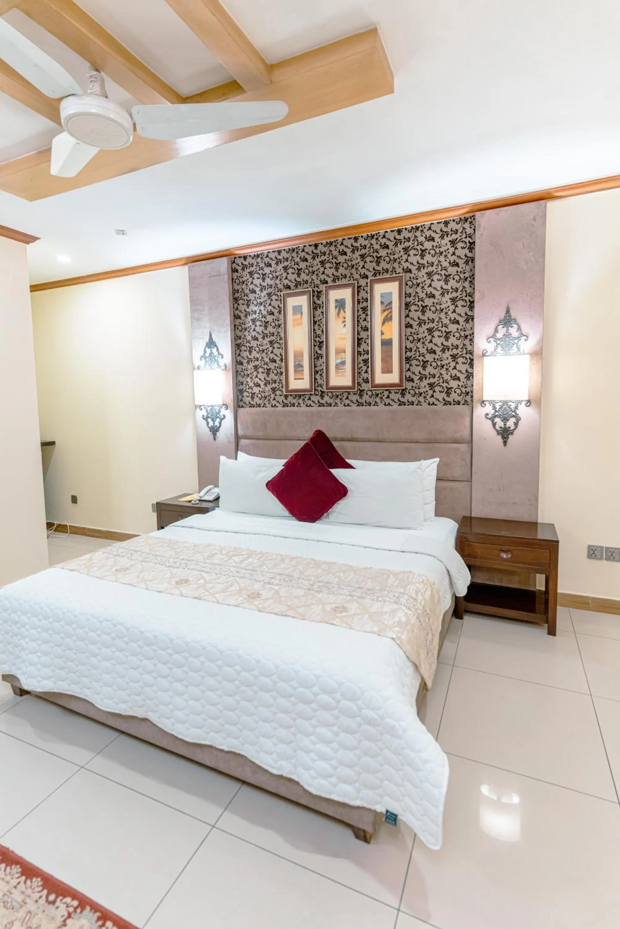 Shower, Bed in Shelton's Rezidor Peshawar