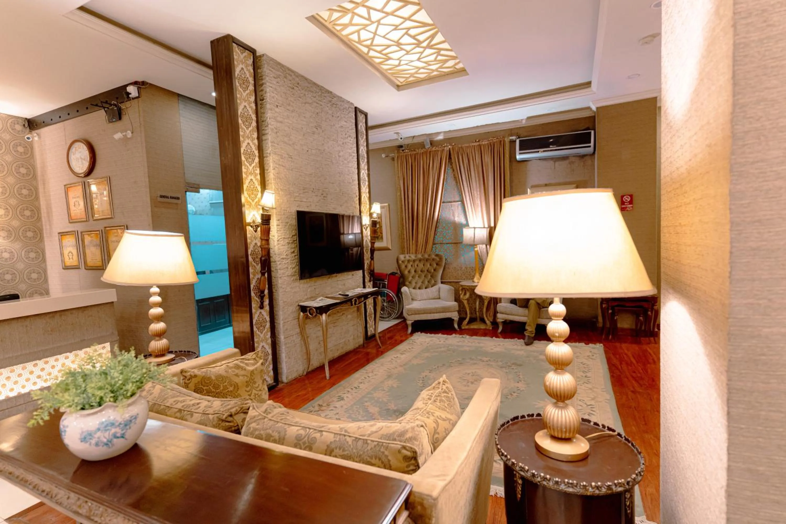 Shelton's Rezidor Peshawar