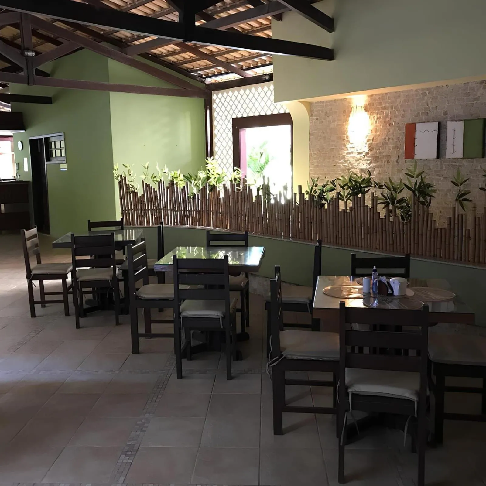 Restaurant/places to eat in Pousada Navegantes Beach