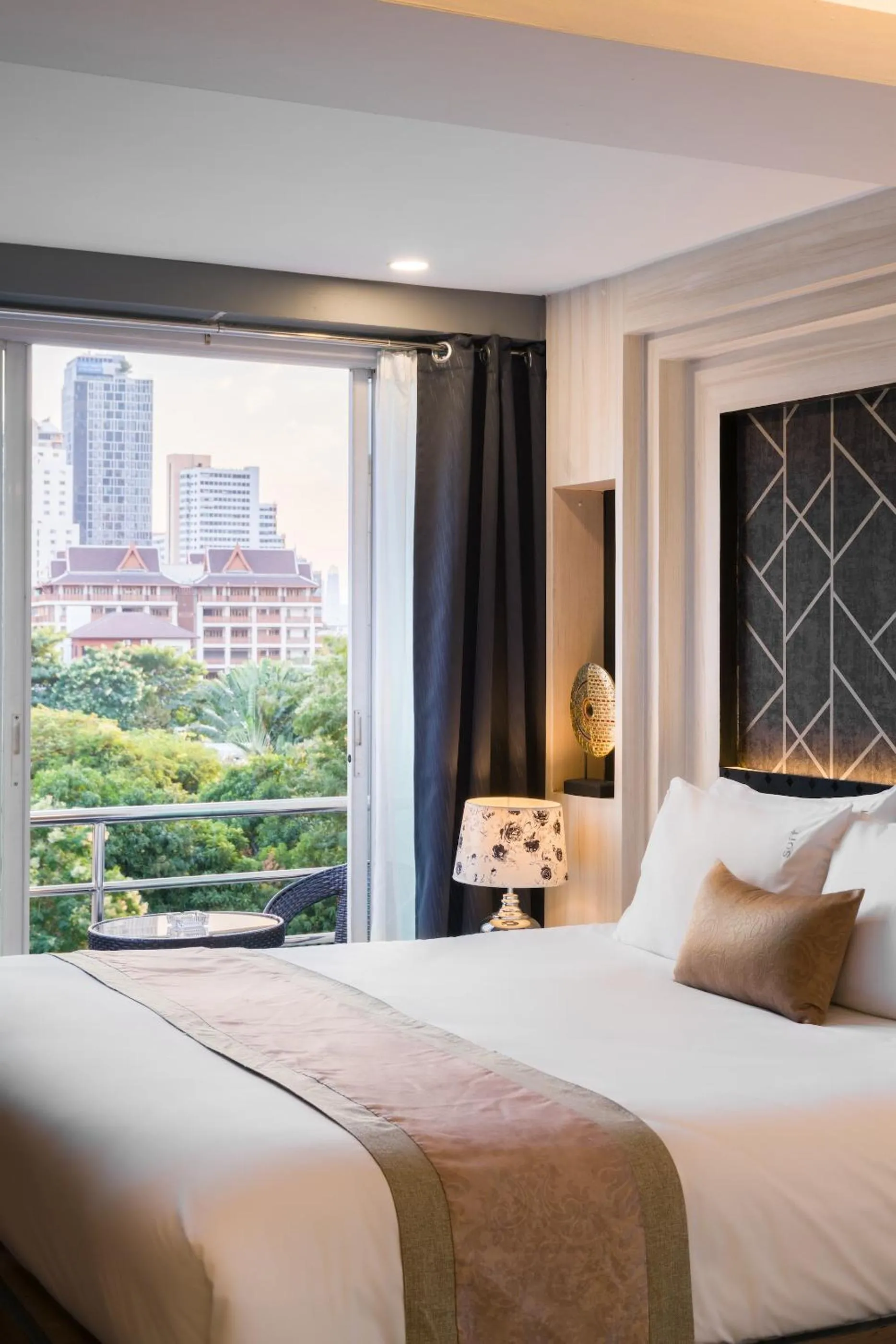 Photo of the whole room, Bed in Aspira Suites Sukhumvit 20