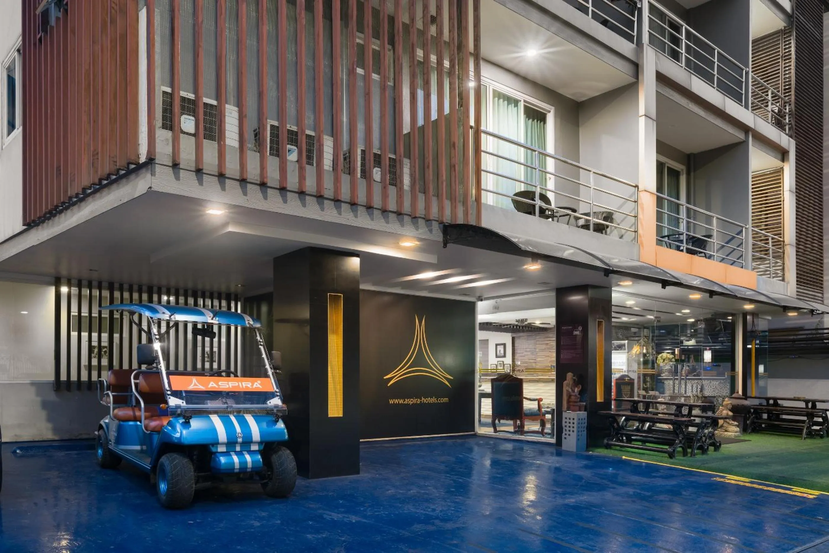 Facade/entrance in Aspira Suites Sukhumvit 20