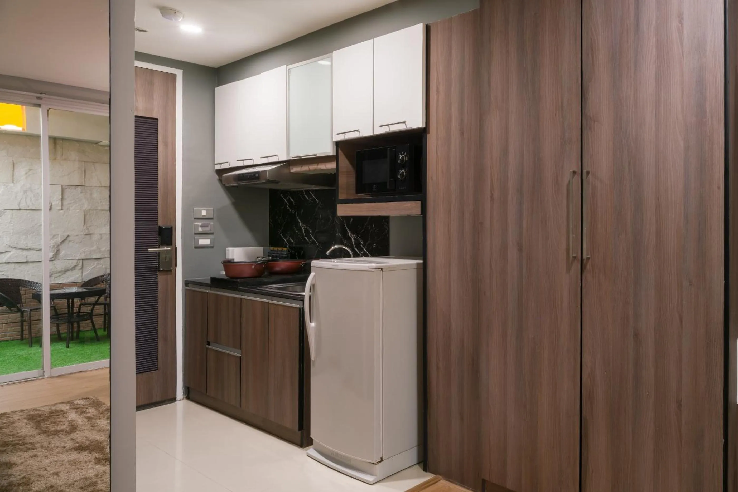 Kitchen or kitchenette in Aspira Suites Sukhumvit 20