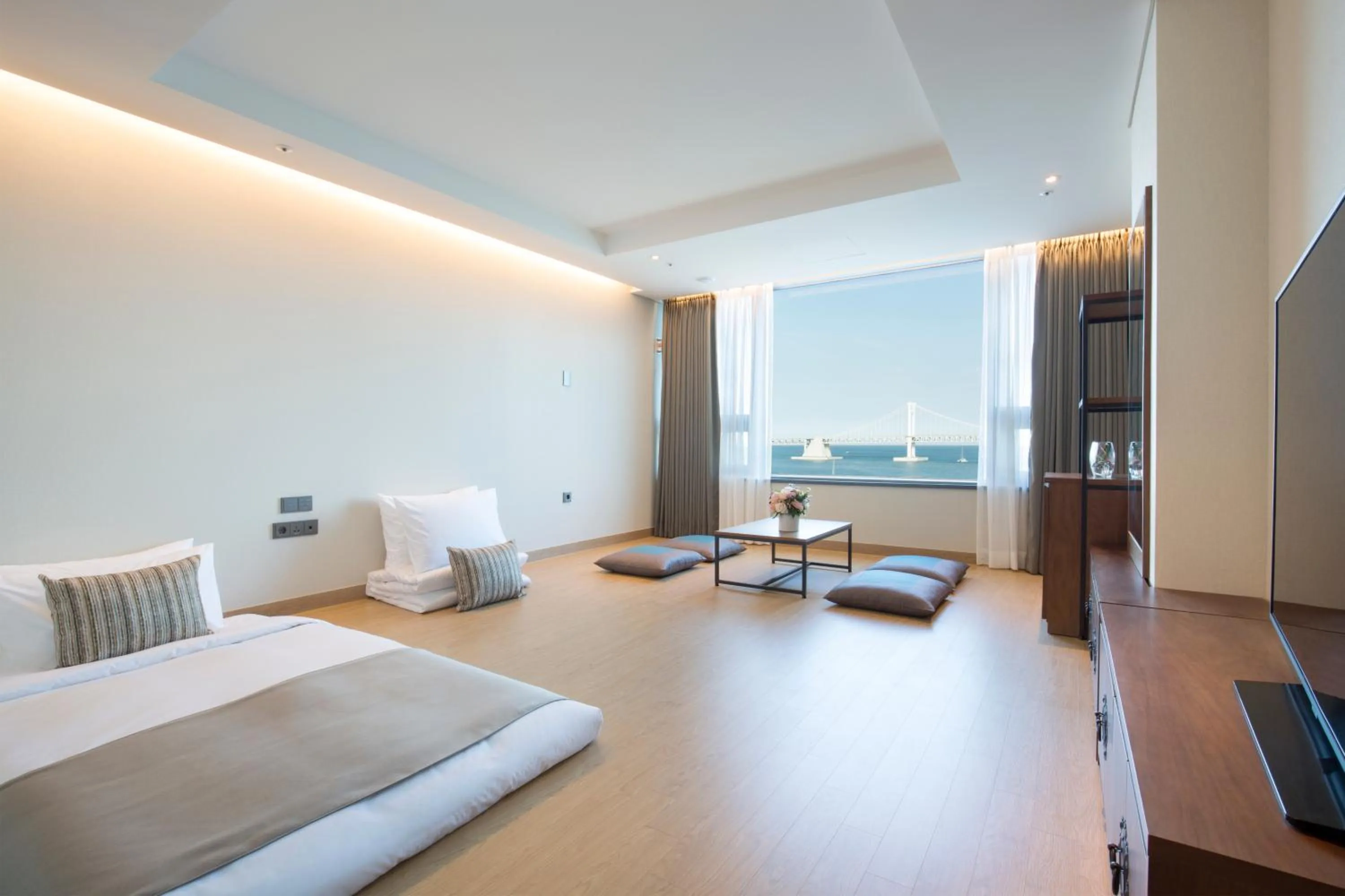 Bed in Hotel Central Bay