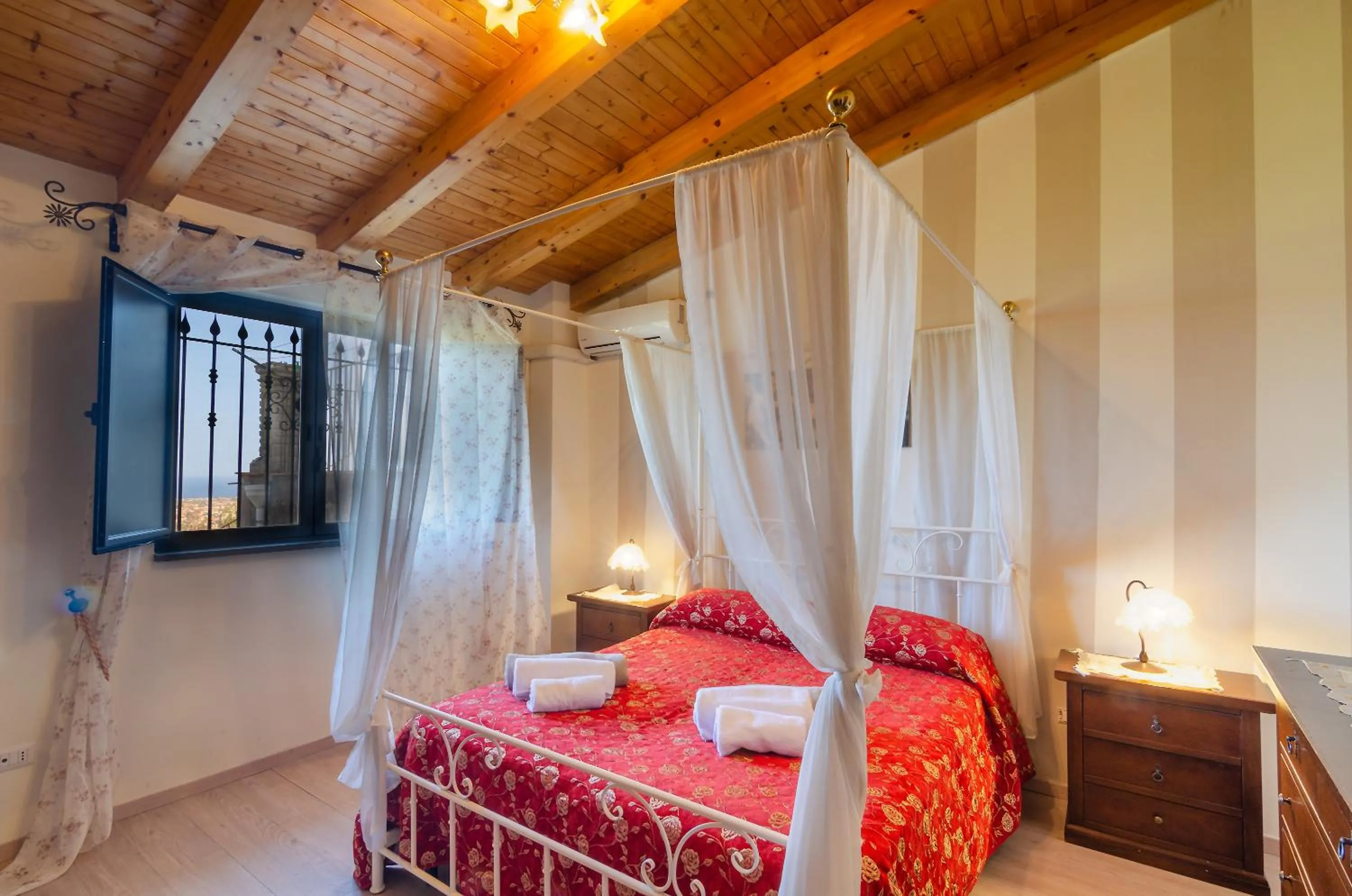 Bed in La Vecchia Torre - Villa panoramica in Collina