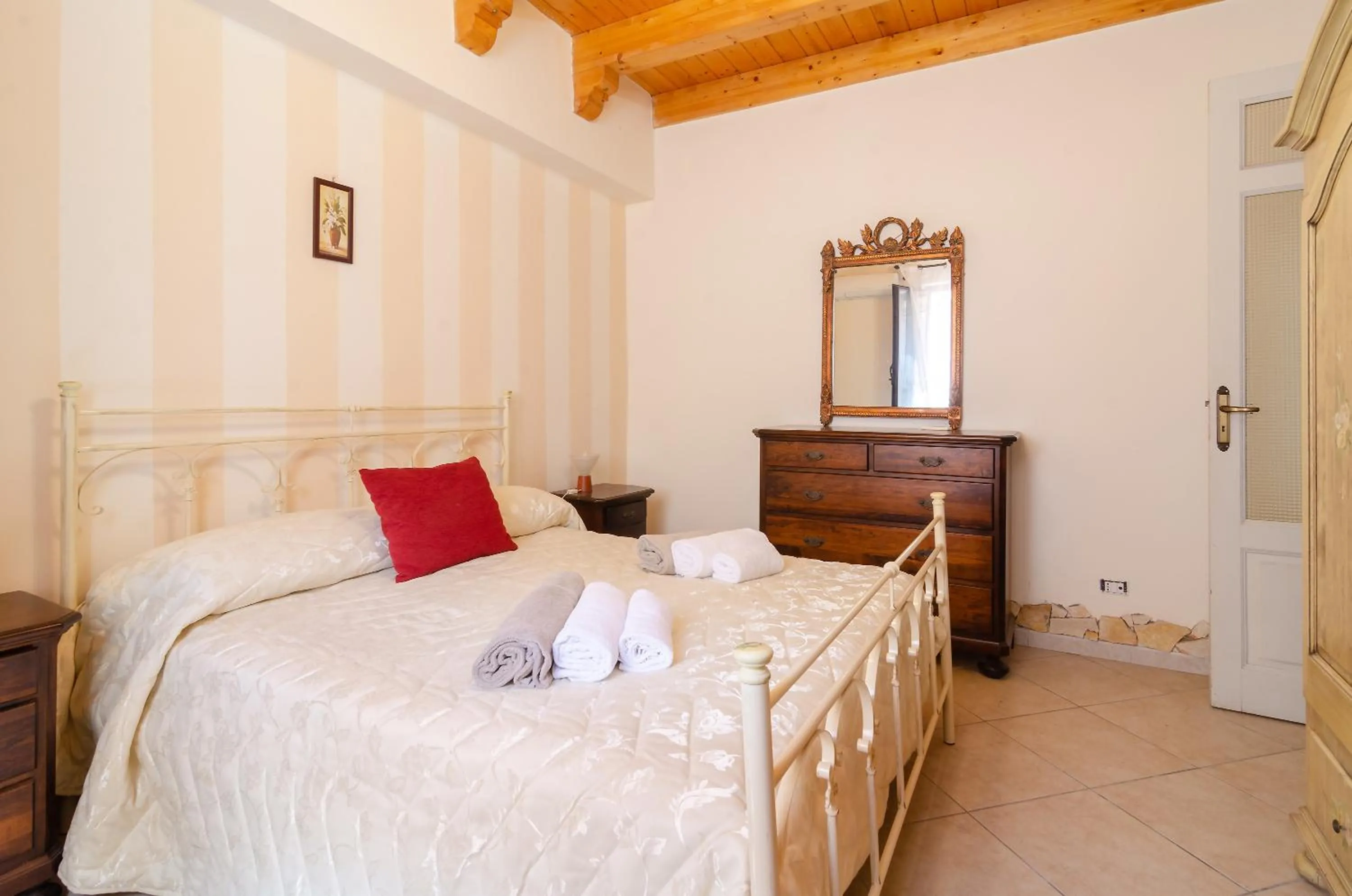 Bed in La Vecchia Torre - Villa panoramica in Collina