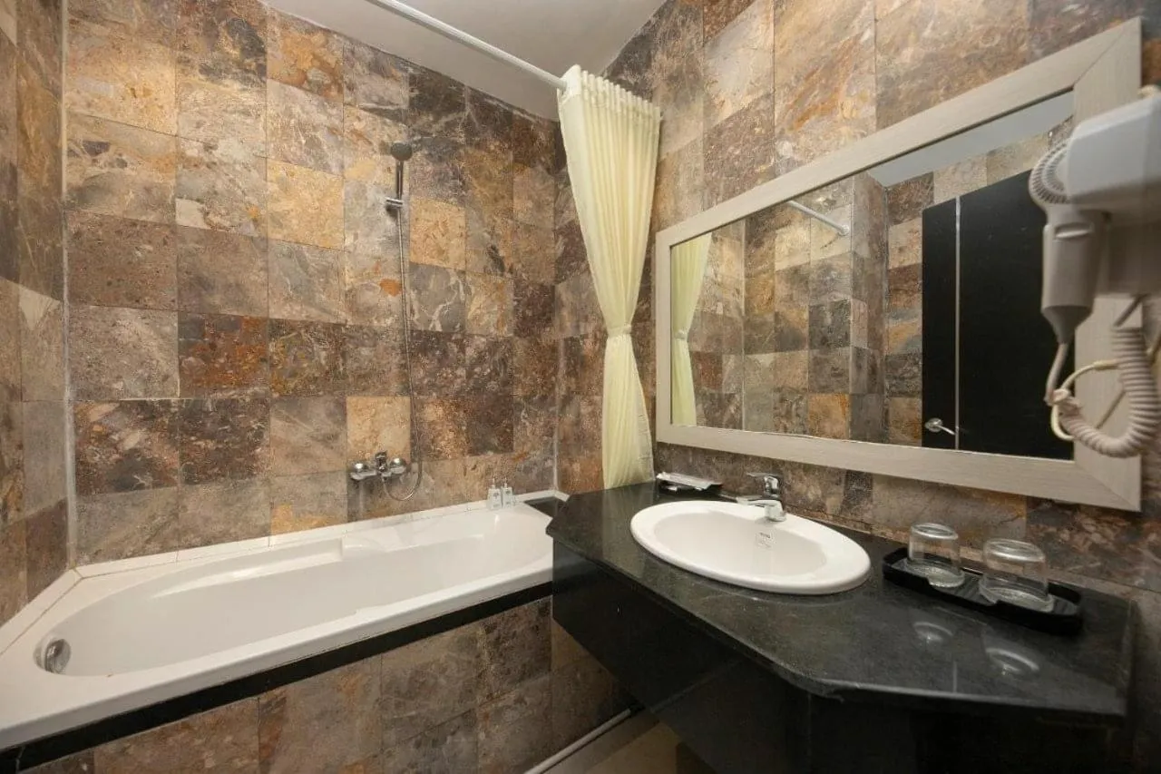 Salem Riverside Hotel Room