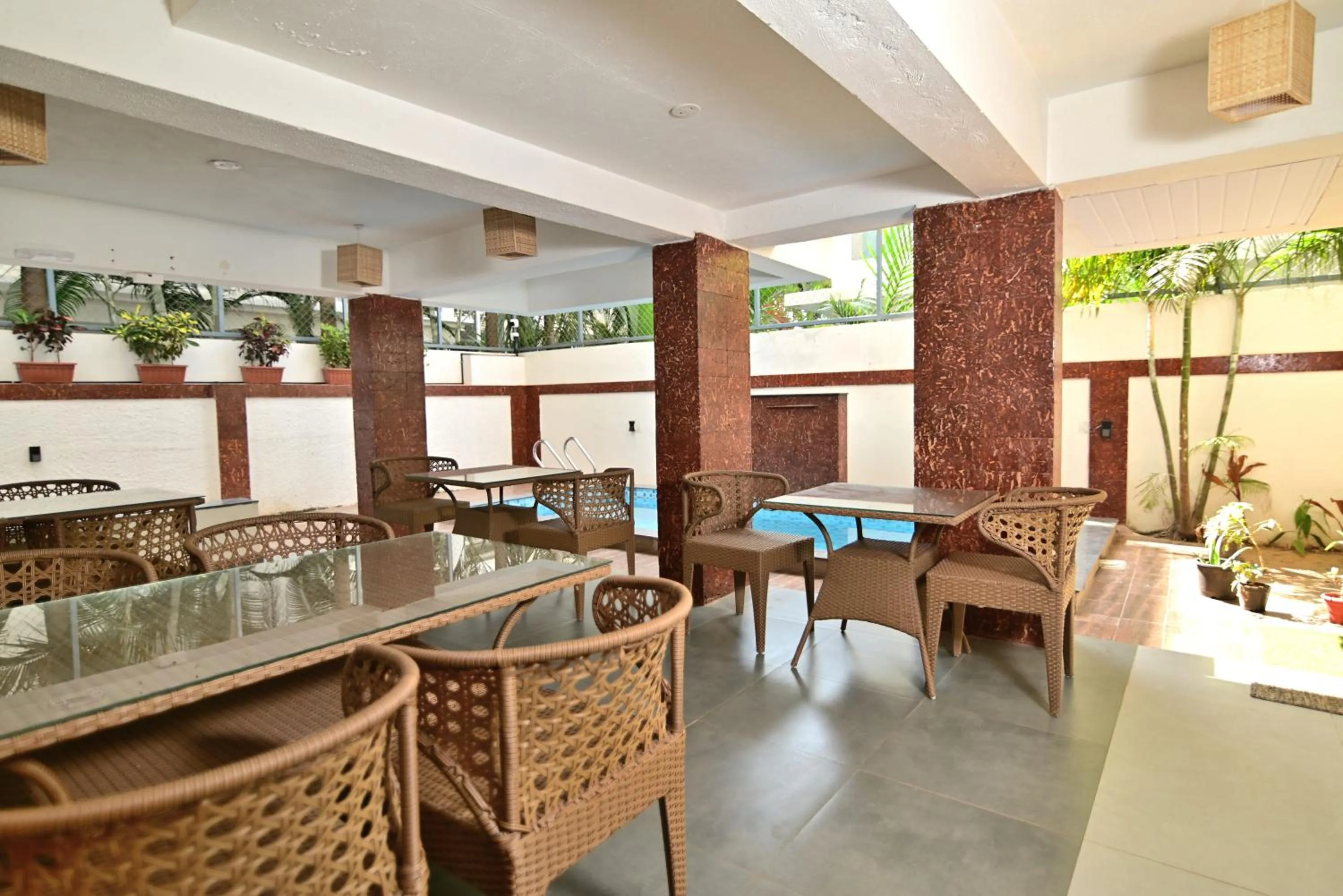 Restaurant/places to eat in Q lite Calangute