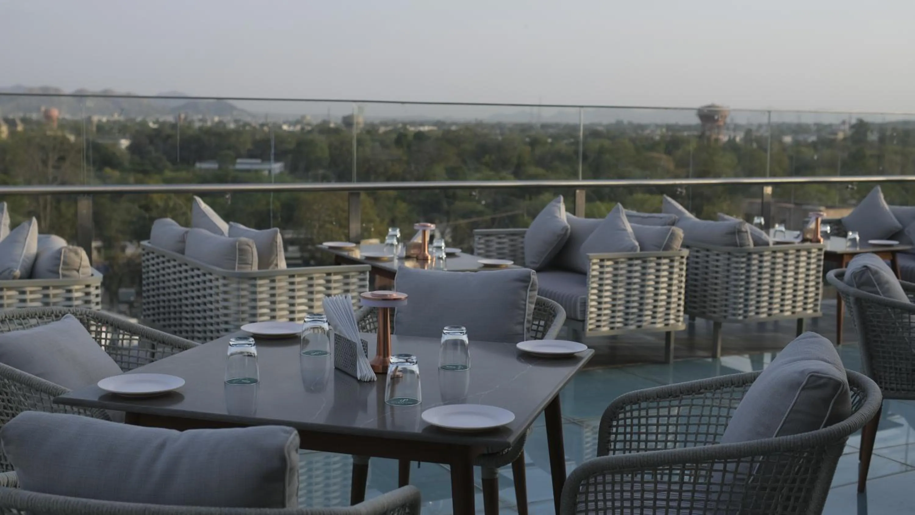 Restaurant/places to eat in Signature Hotel