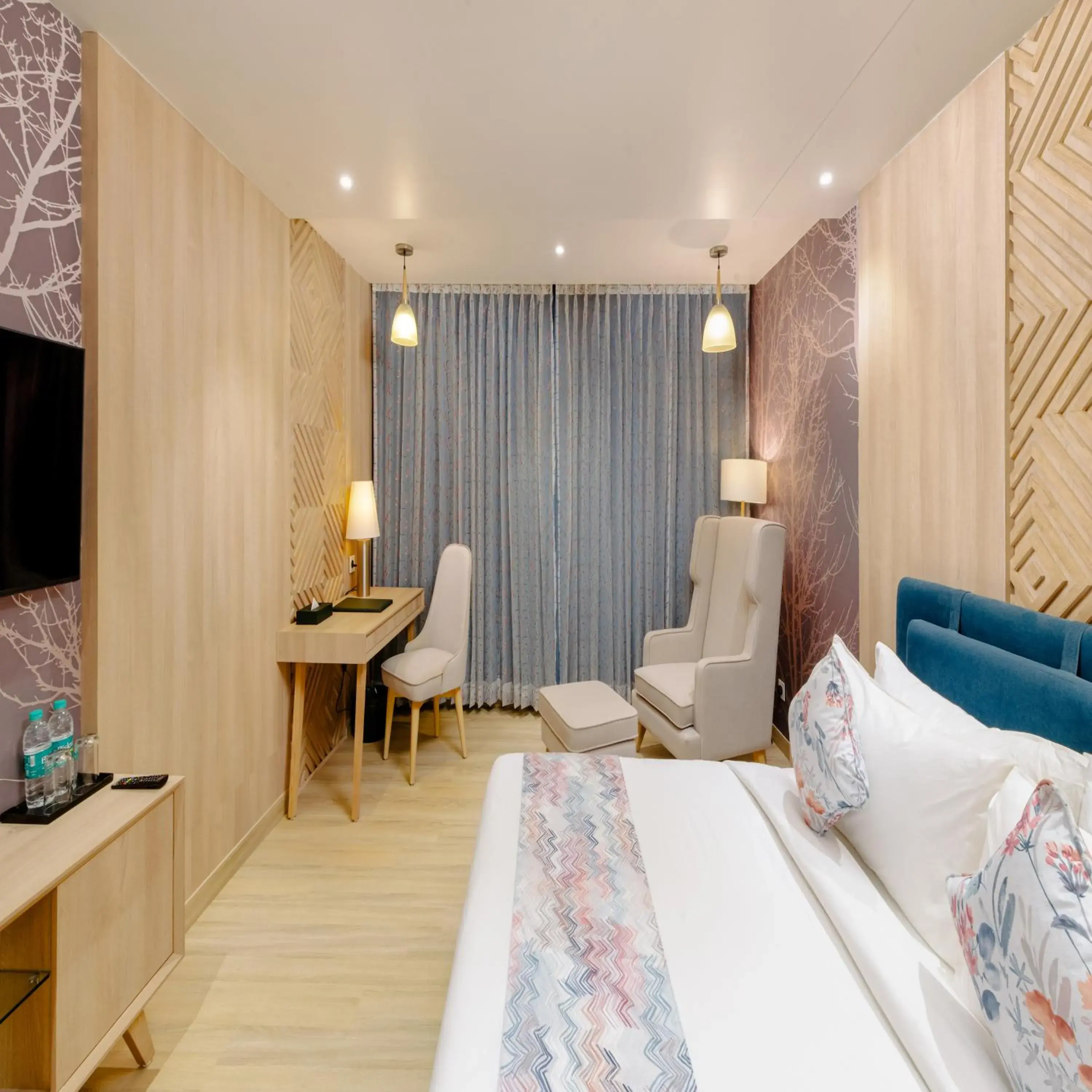 Bedroom, Bed in Signature Hotel Bedroom, Bed in Signature Hotel