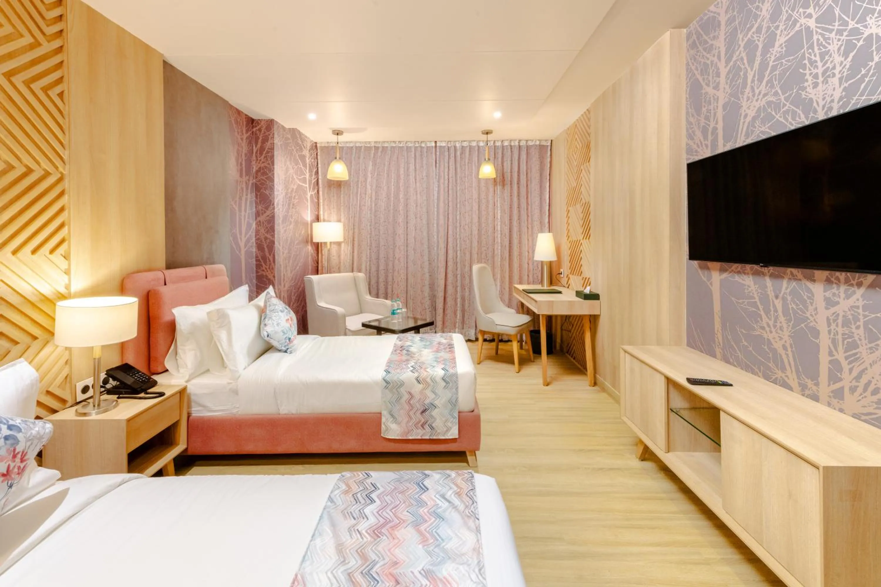 Bedroom, Bed in Signature Hotel