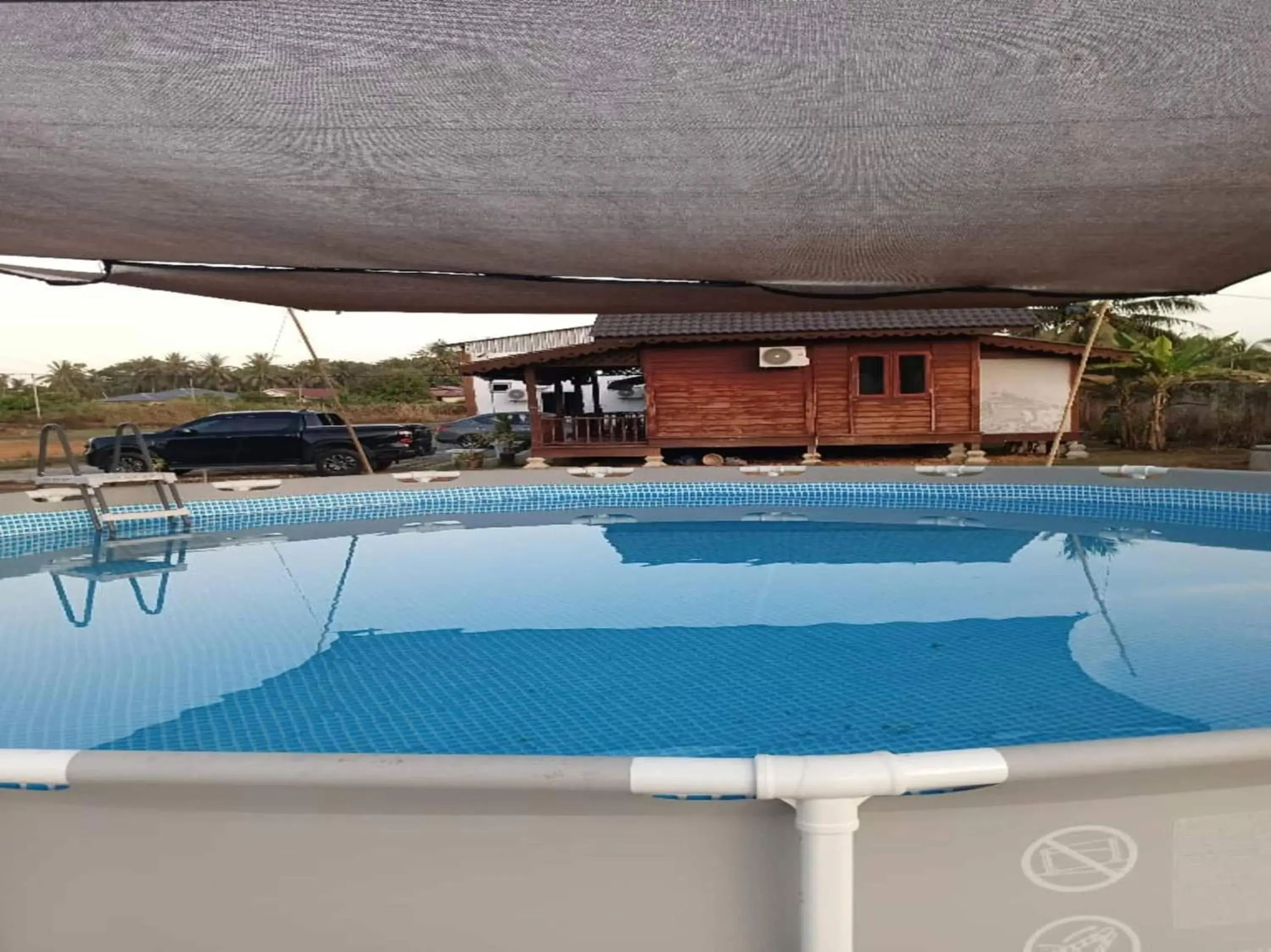 Swimming pool in Hotel O Sri Ayu Inn Swimming pool in Hotel O Sri Ayu Inn