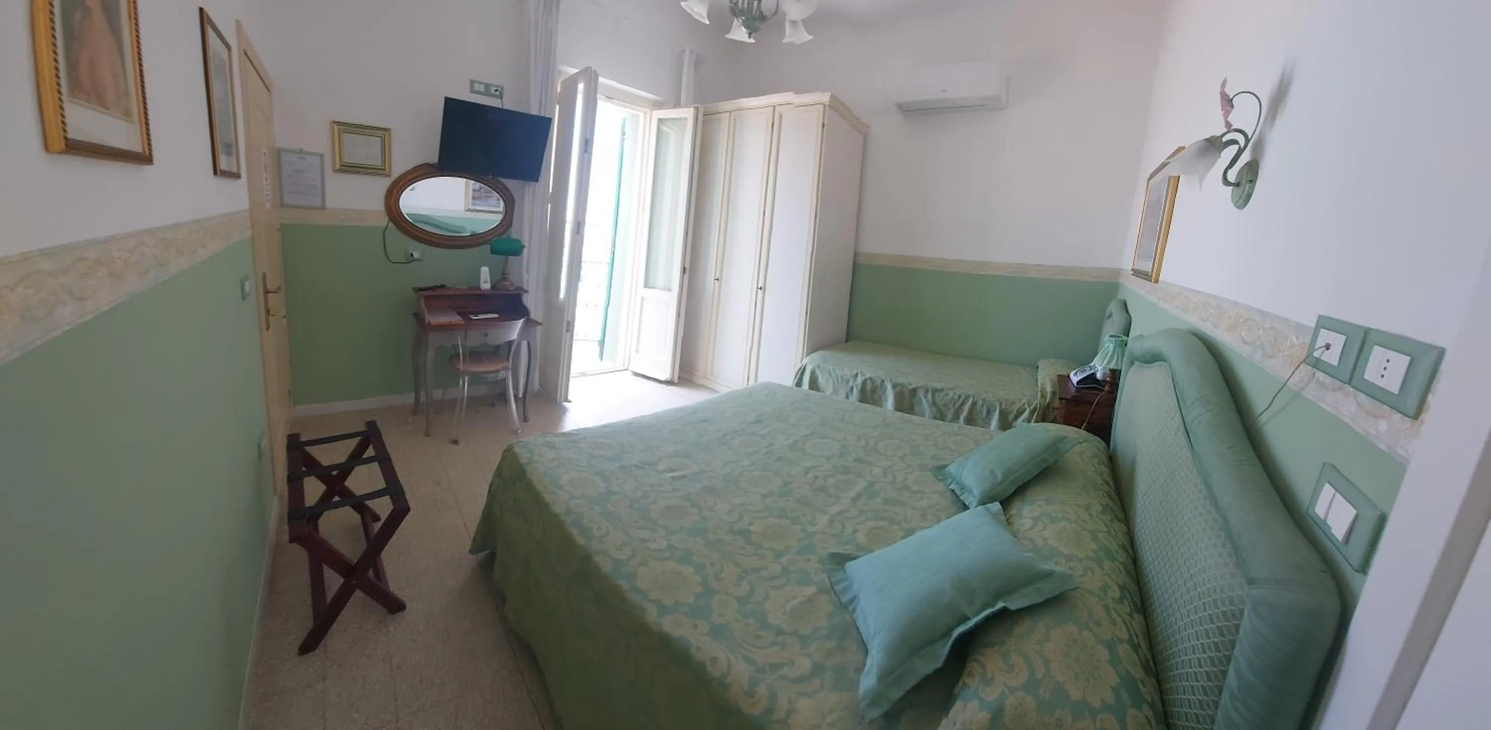 Bed in Albergo Regina