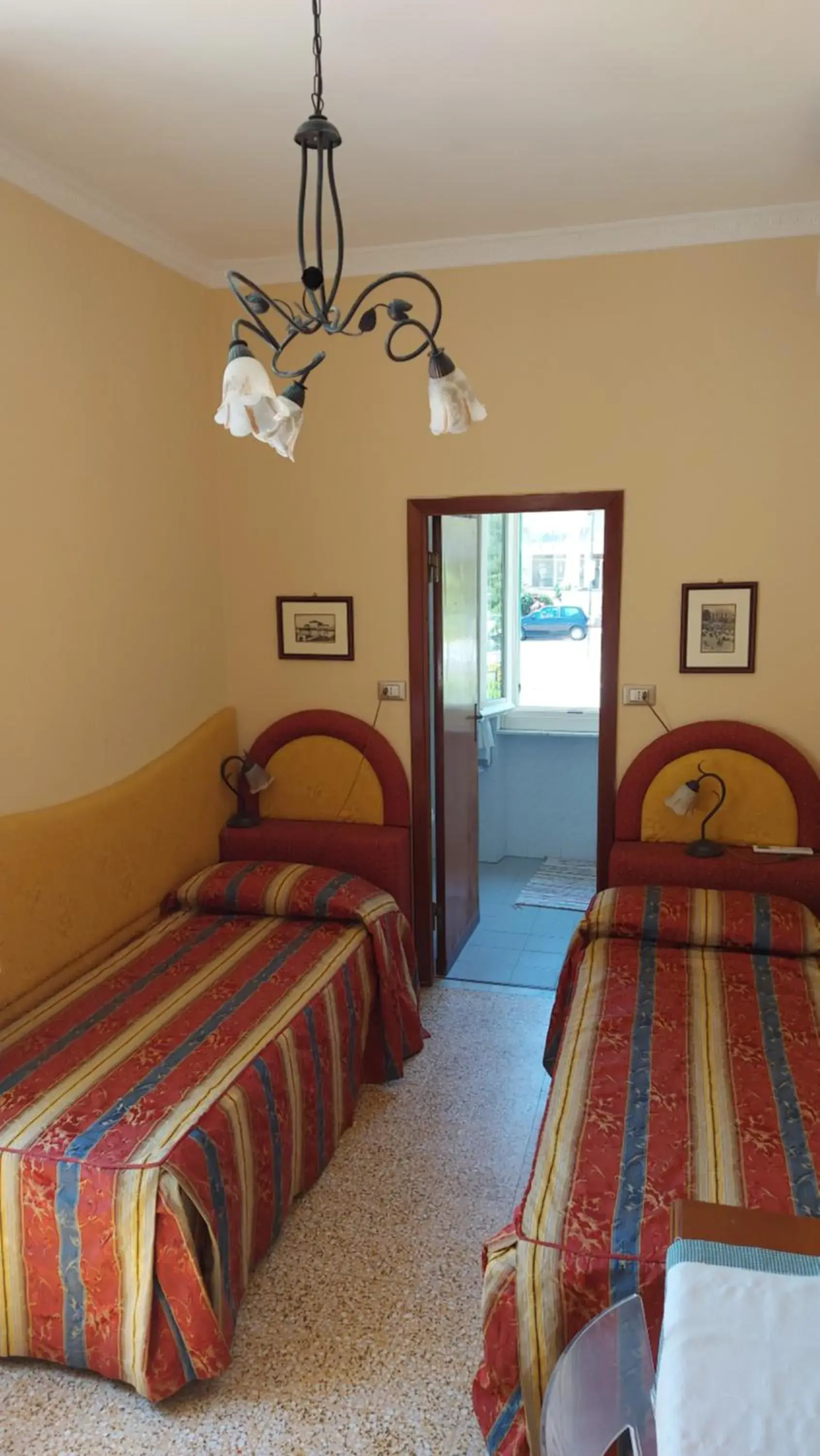 Twin Room with Sea View in Albergo Regina Twin Room with Sea View in Albergo Regina