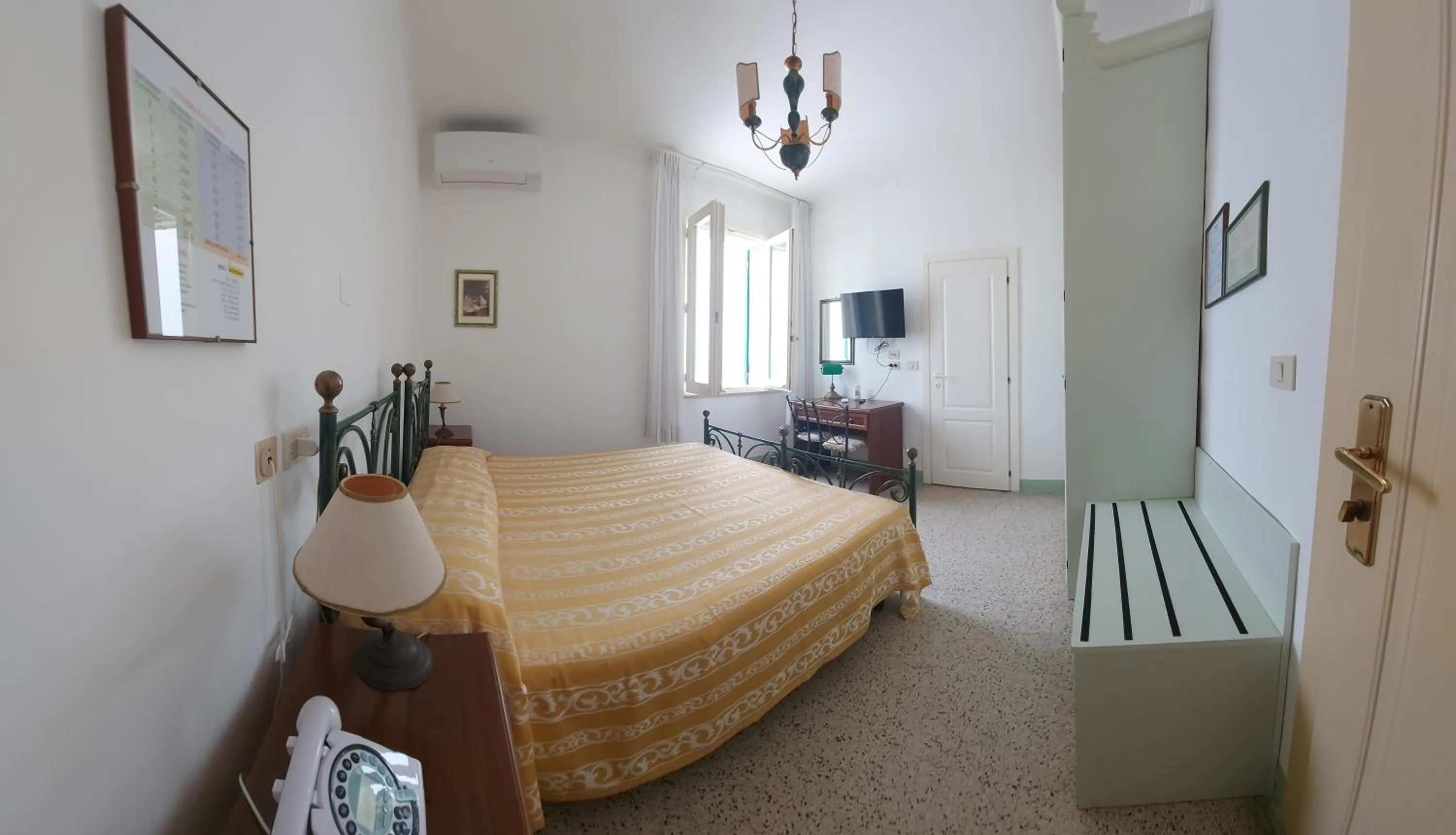 Bed in Albergo Regina