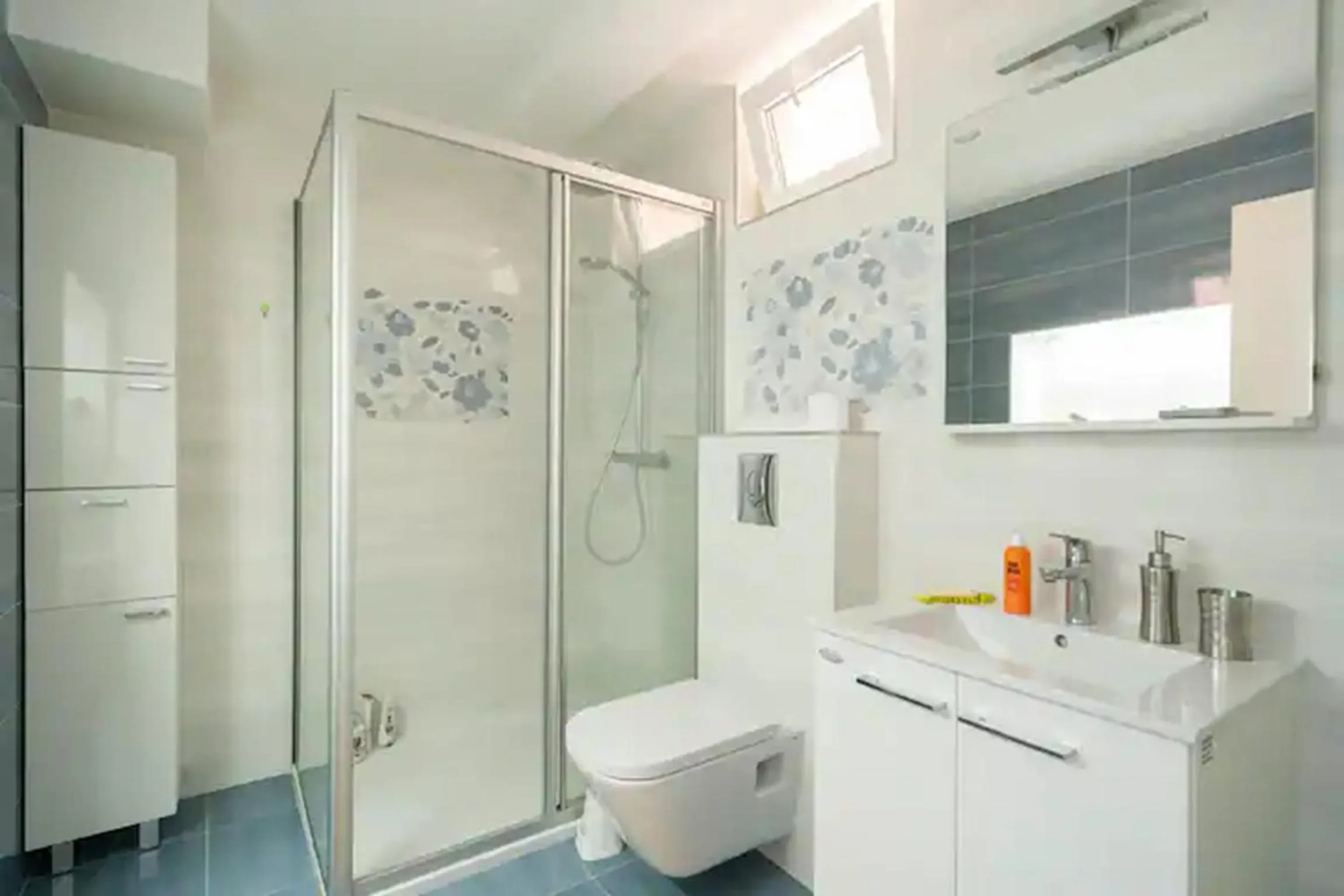 Shower in Studio Apartment Lemon