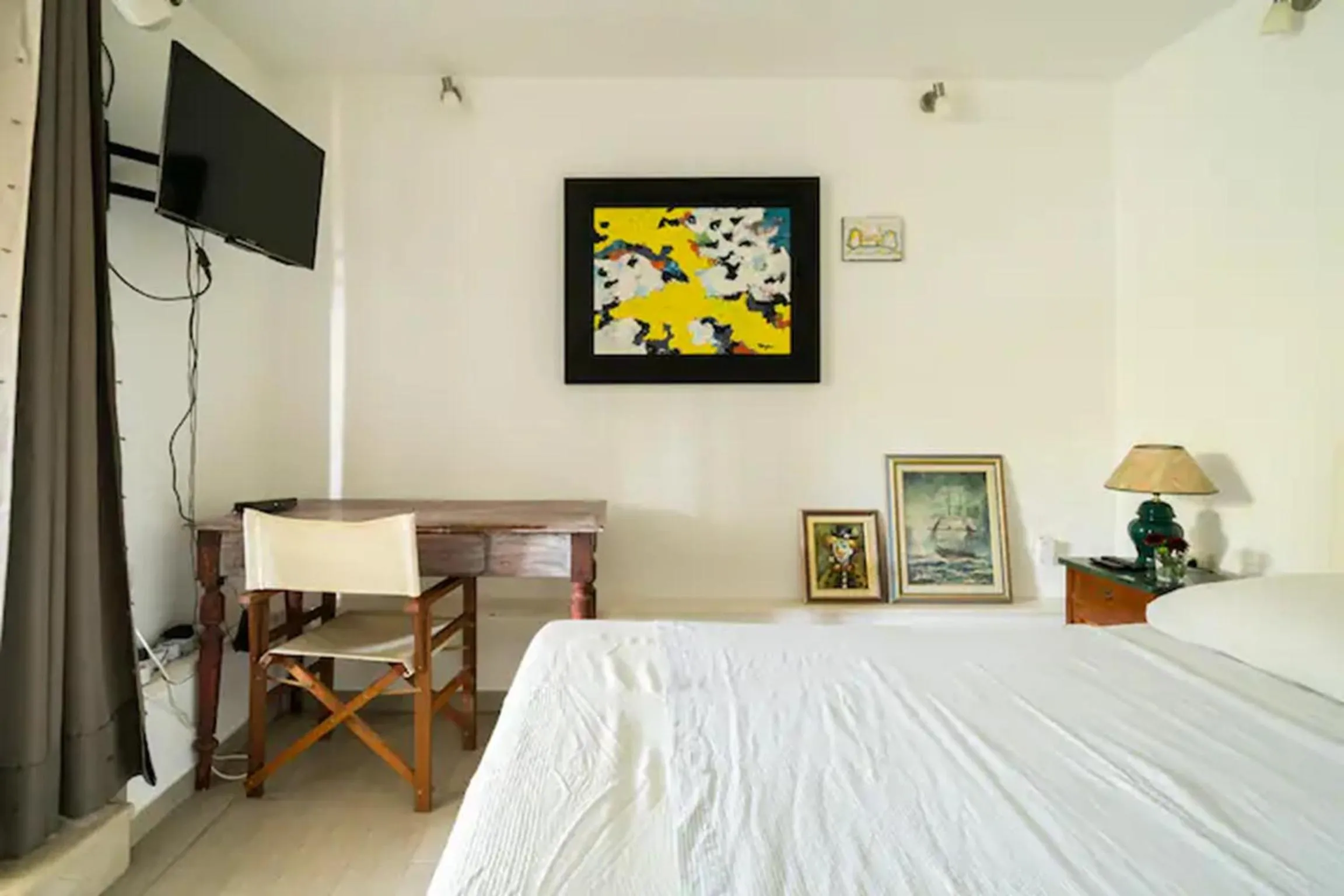 Bed in Studio Apartment Lemon