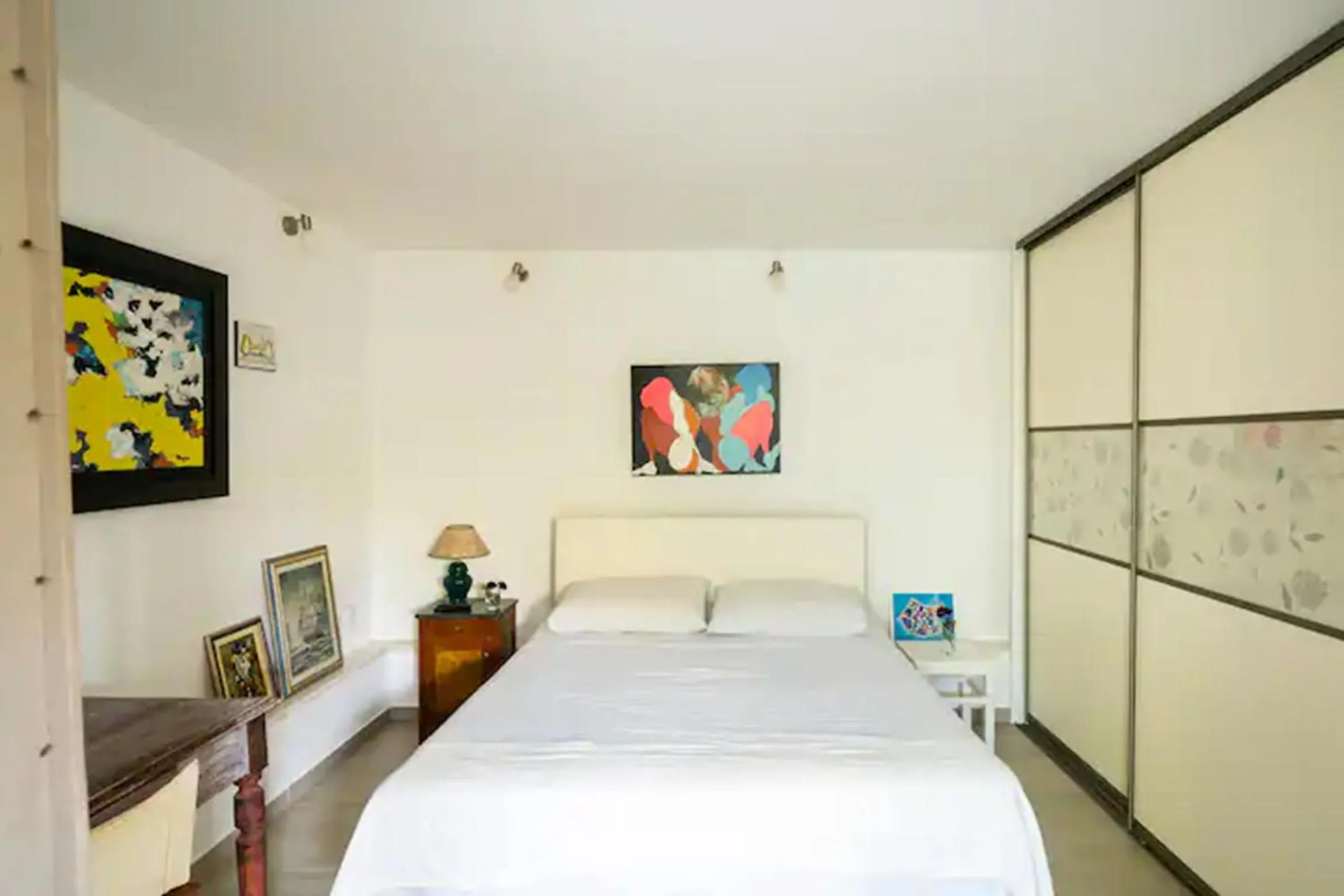 Bed in Studio Apartment Lemon