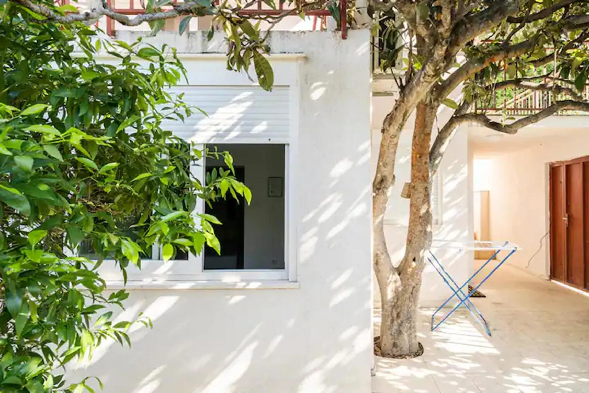 Property building in Studio Apartment Lemon