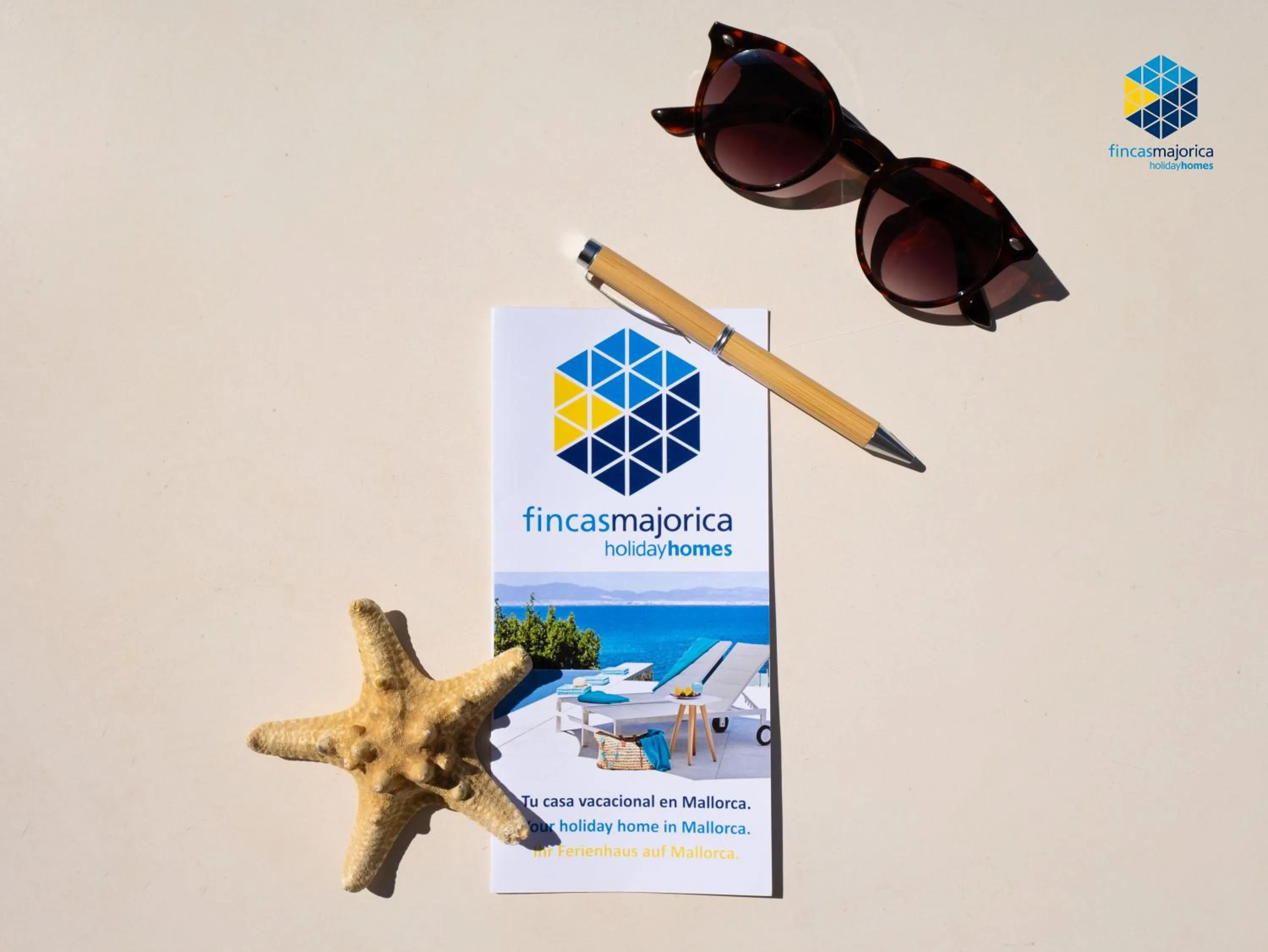 Text overlay in Apartamentos Bella María