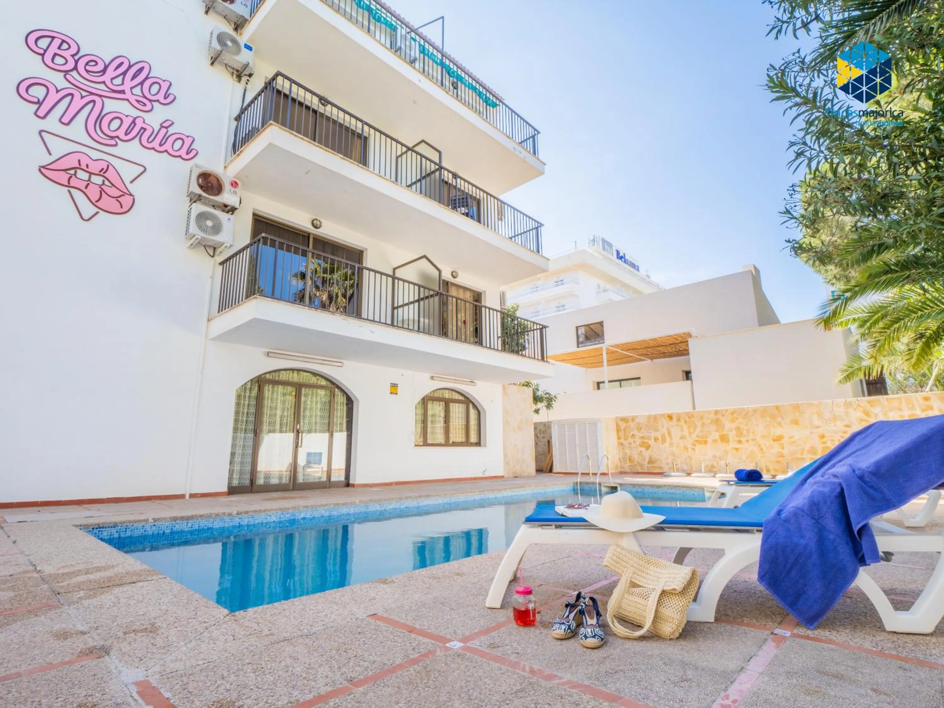 Property building in Apartamentos Bella María