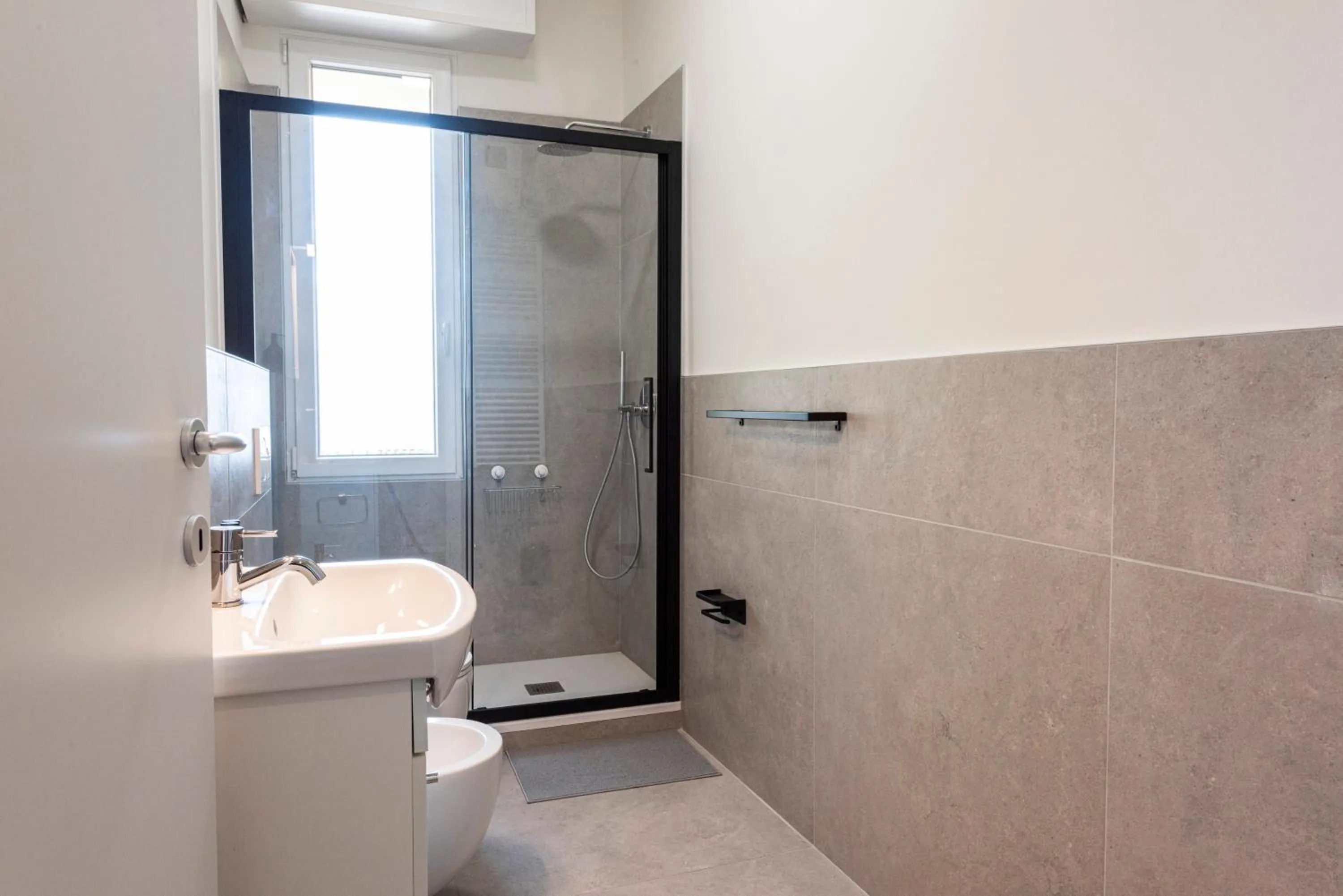 Shower in Guido Monaco by Mmega