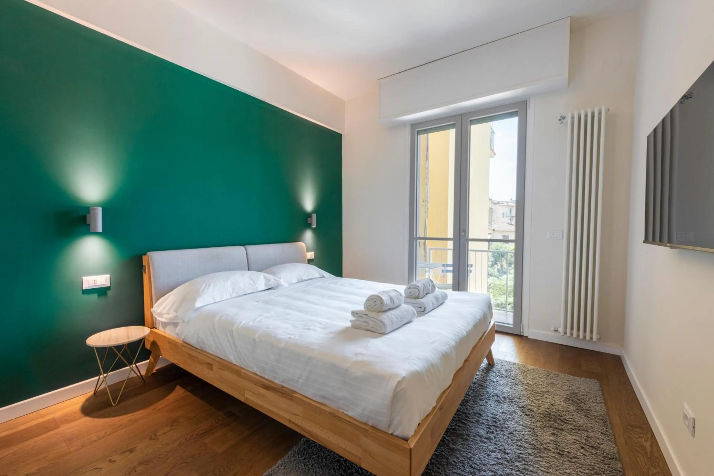 Photo of the whole room, Bed in Guido Monaco by Mmega