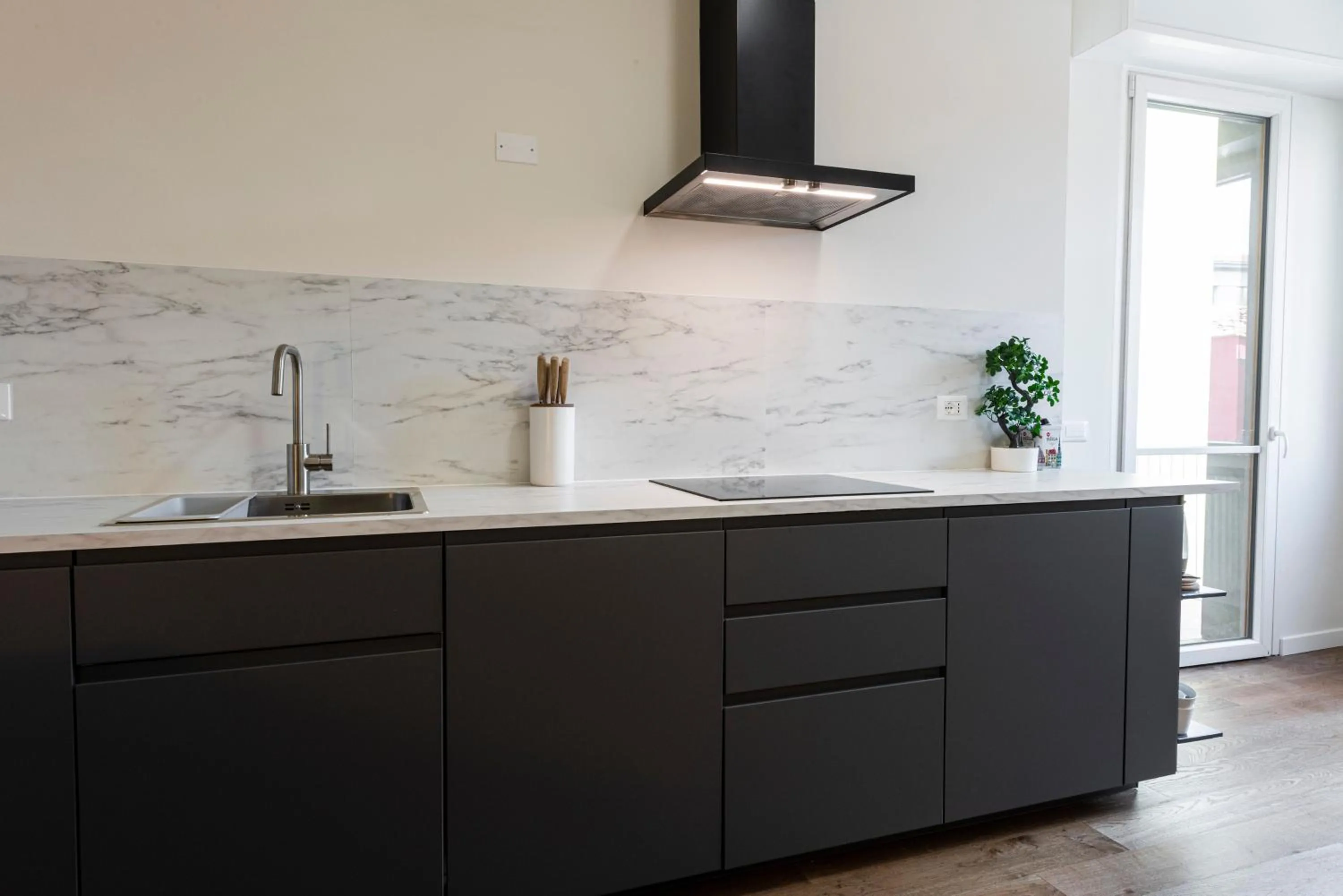 Kitchen or kitchenette in Guido Monaco by Mmega