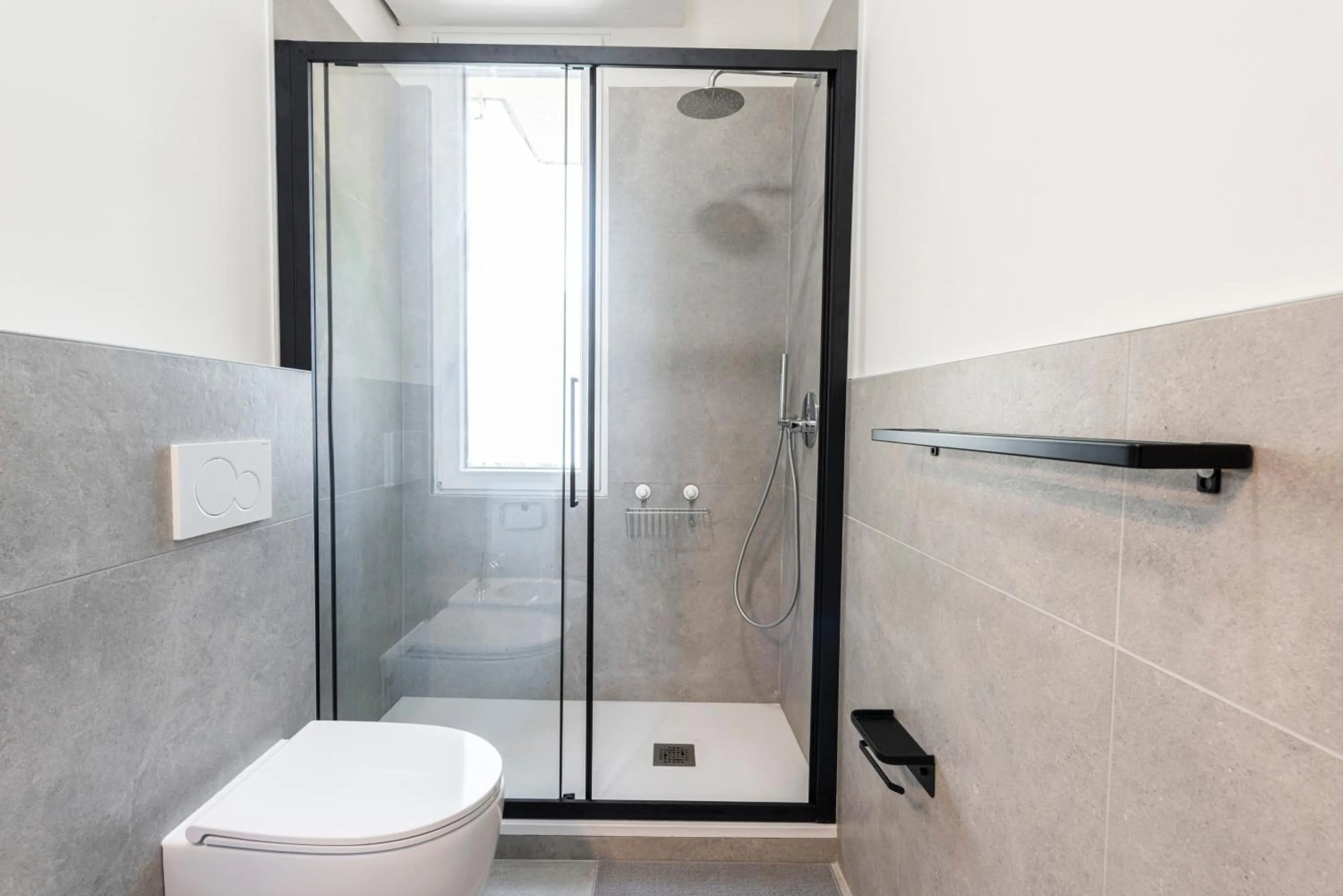 Shower in Guido Monaco by Mmega