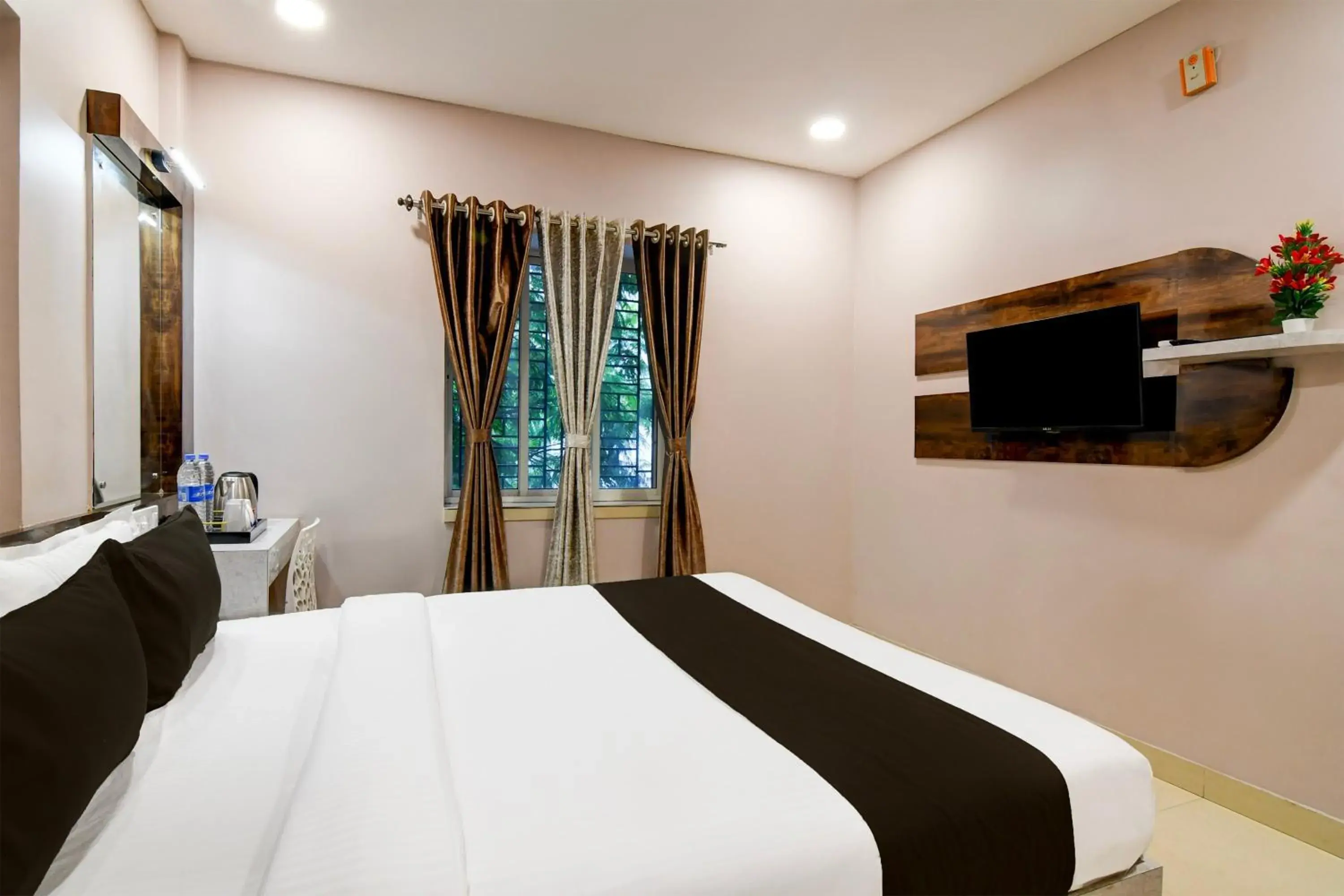 Bedroom, Bed in Super Collection O New Town Near OM Sweets Formerly Shiva Inn Bedroom, Bed in Super Collection O New Town Near OM Sweets Formerly Shiva Inn