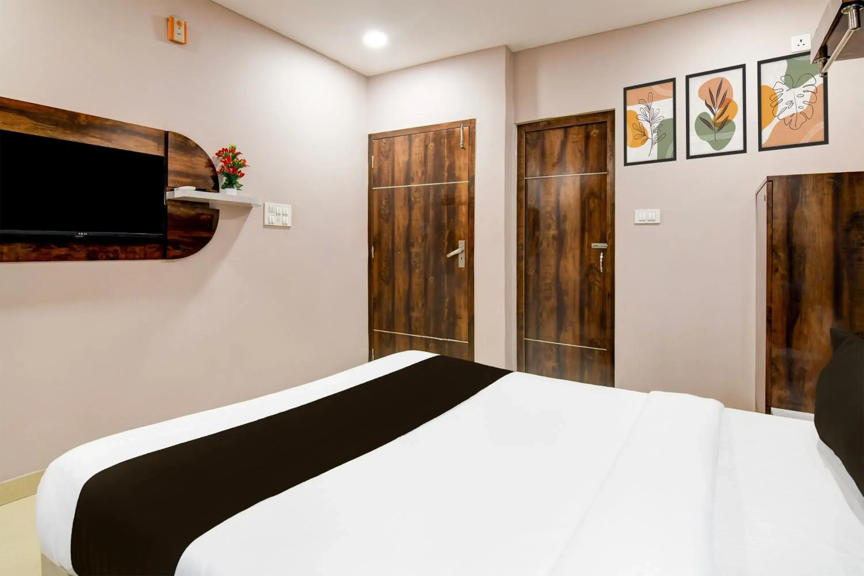 Bedroom, Bed in Super Collection O New Town Near OM Sweets Formerly Shiva Inn Bedroom, Bed in Super Collection O New Town Near OM Sweets Formerly Shiva Inn