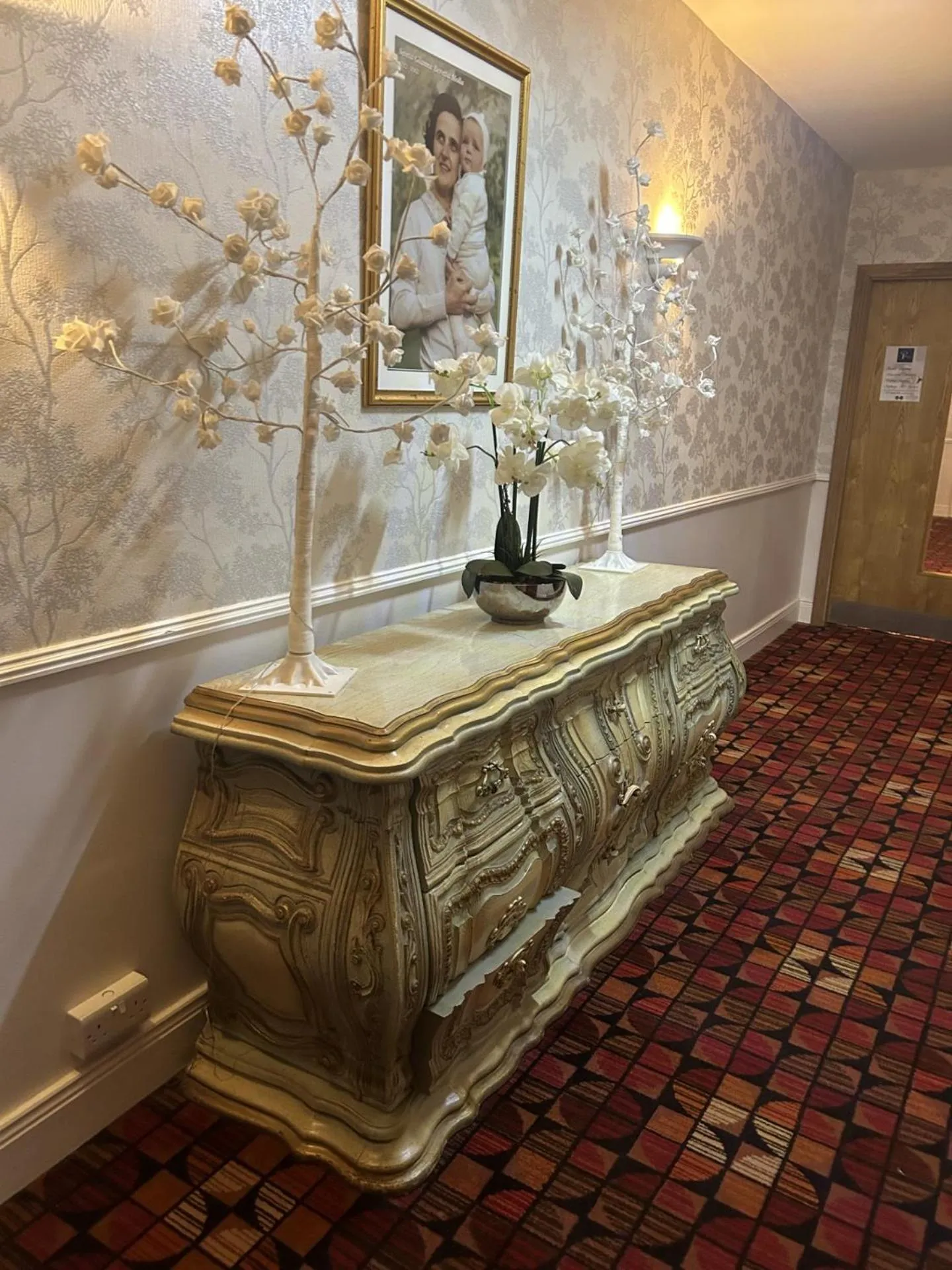 Decorative detail in Drummond Hotel