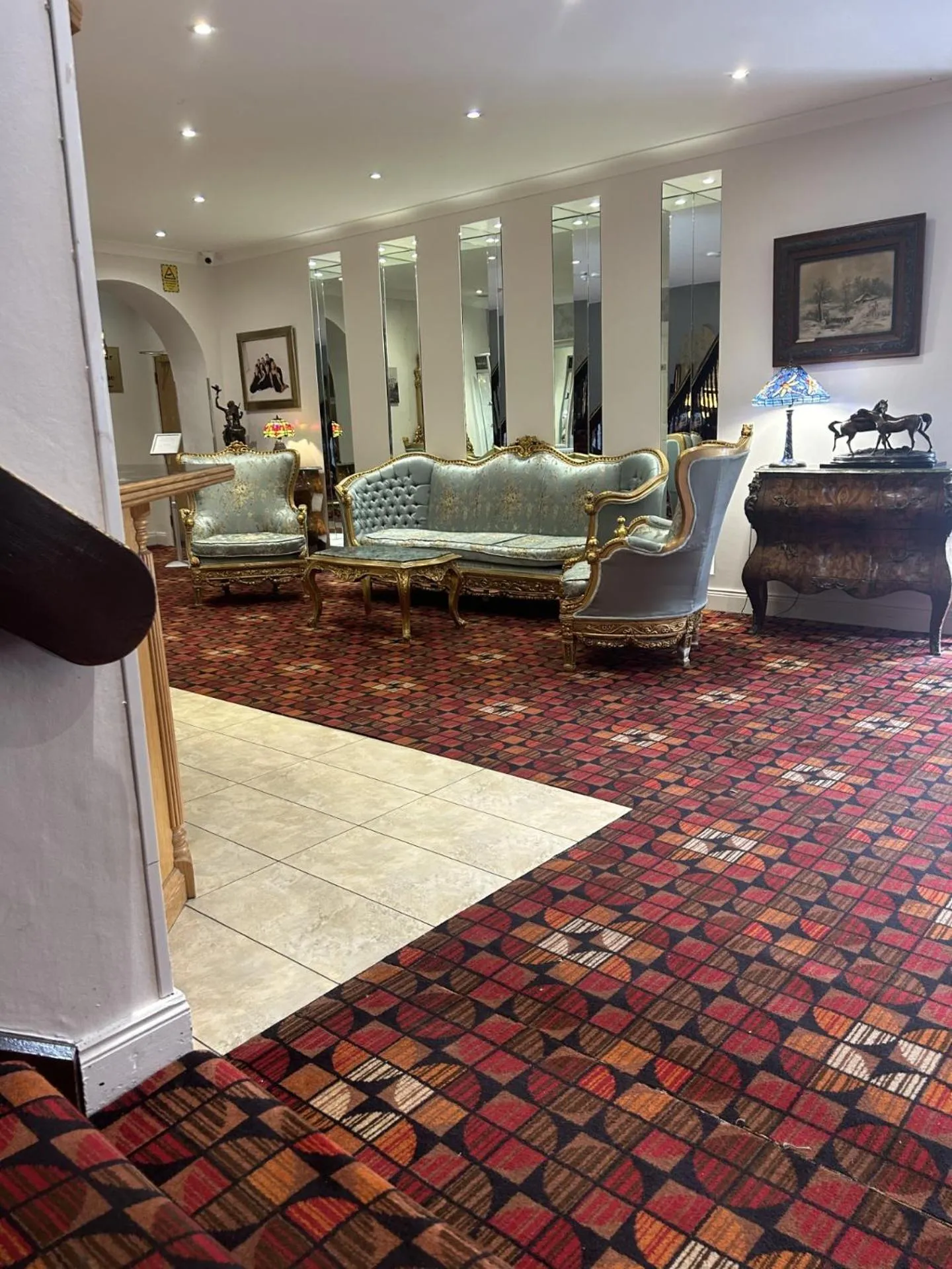 Lobby or reception in Drummond Hotel