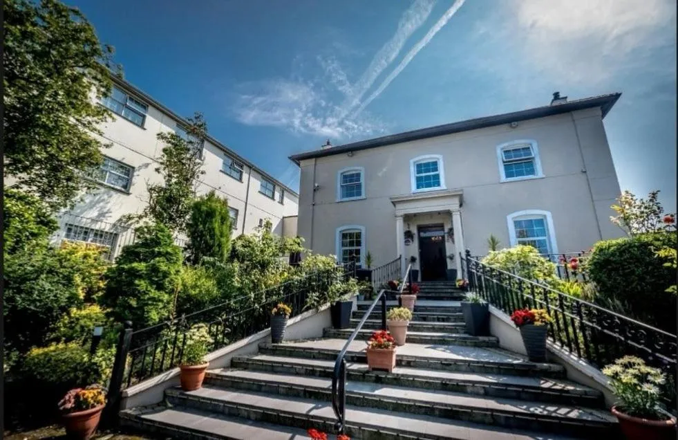 Property building in Drummond Hotel