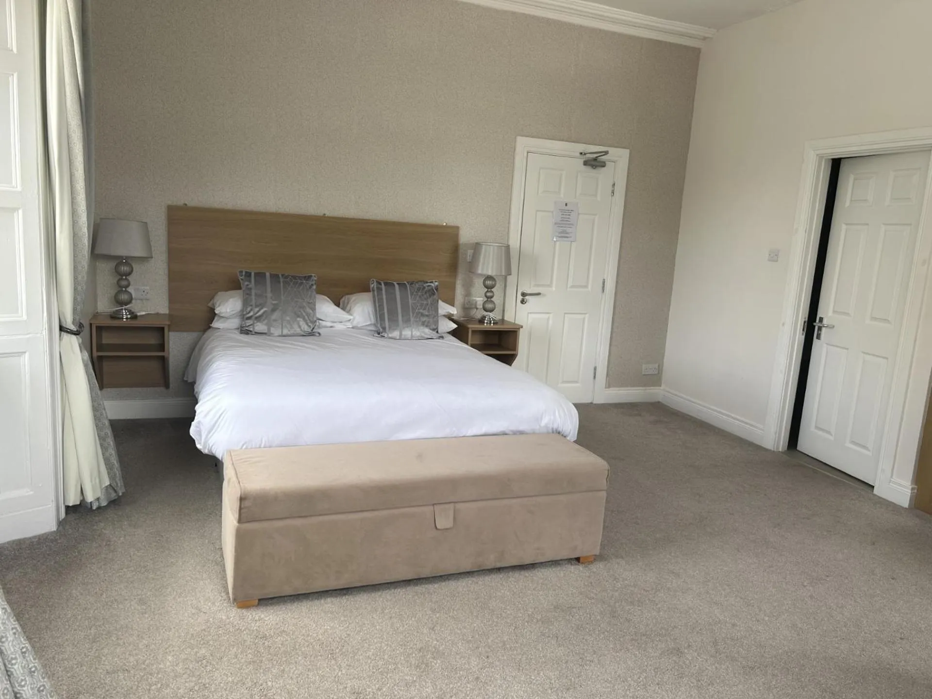 Bed in Drummond Hotel