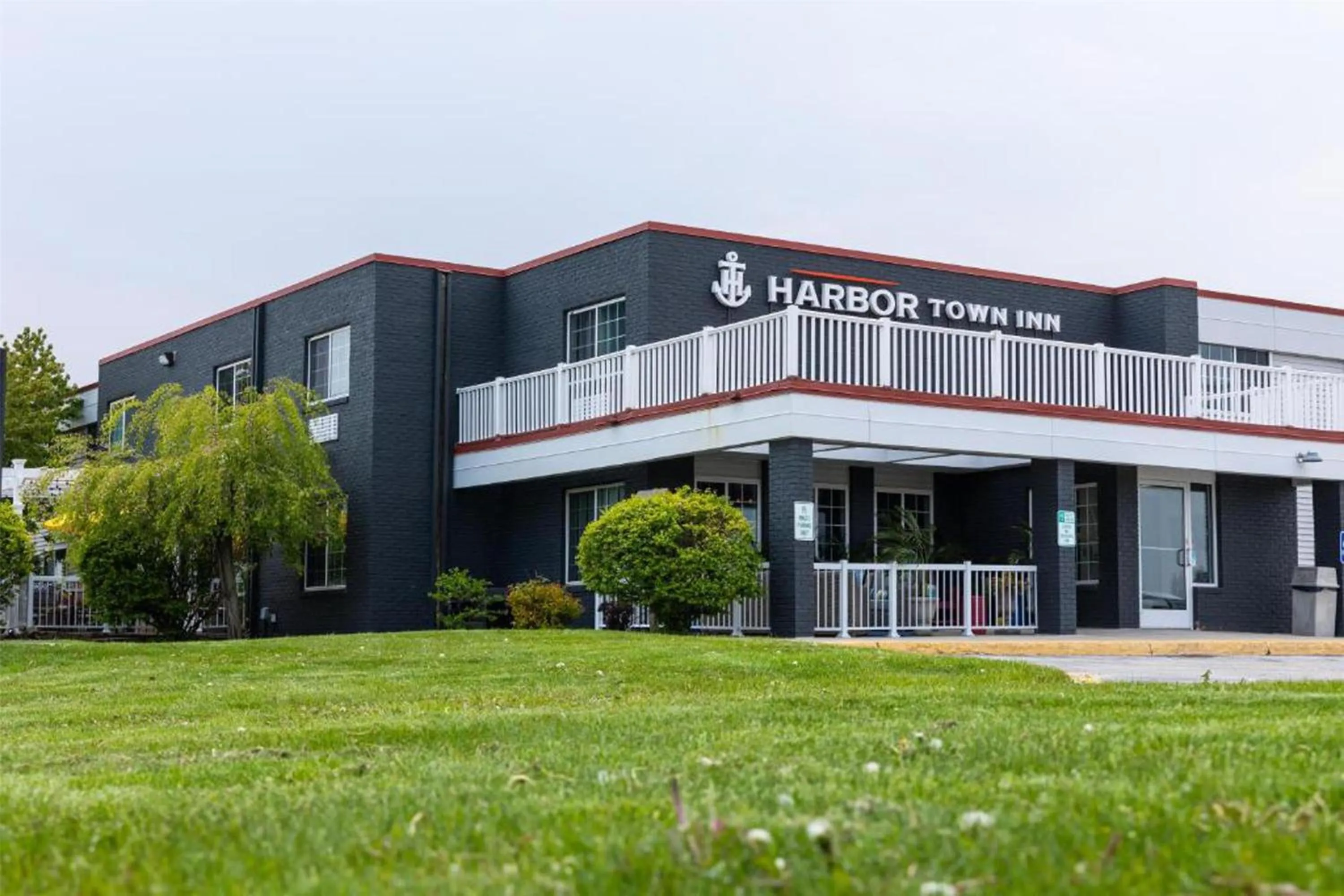 Property building in Harbor Town Inn, BW Signature Collection