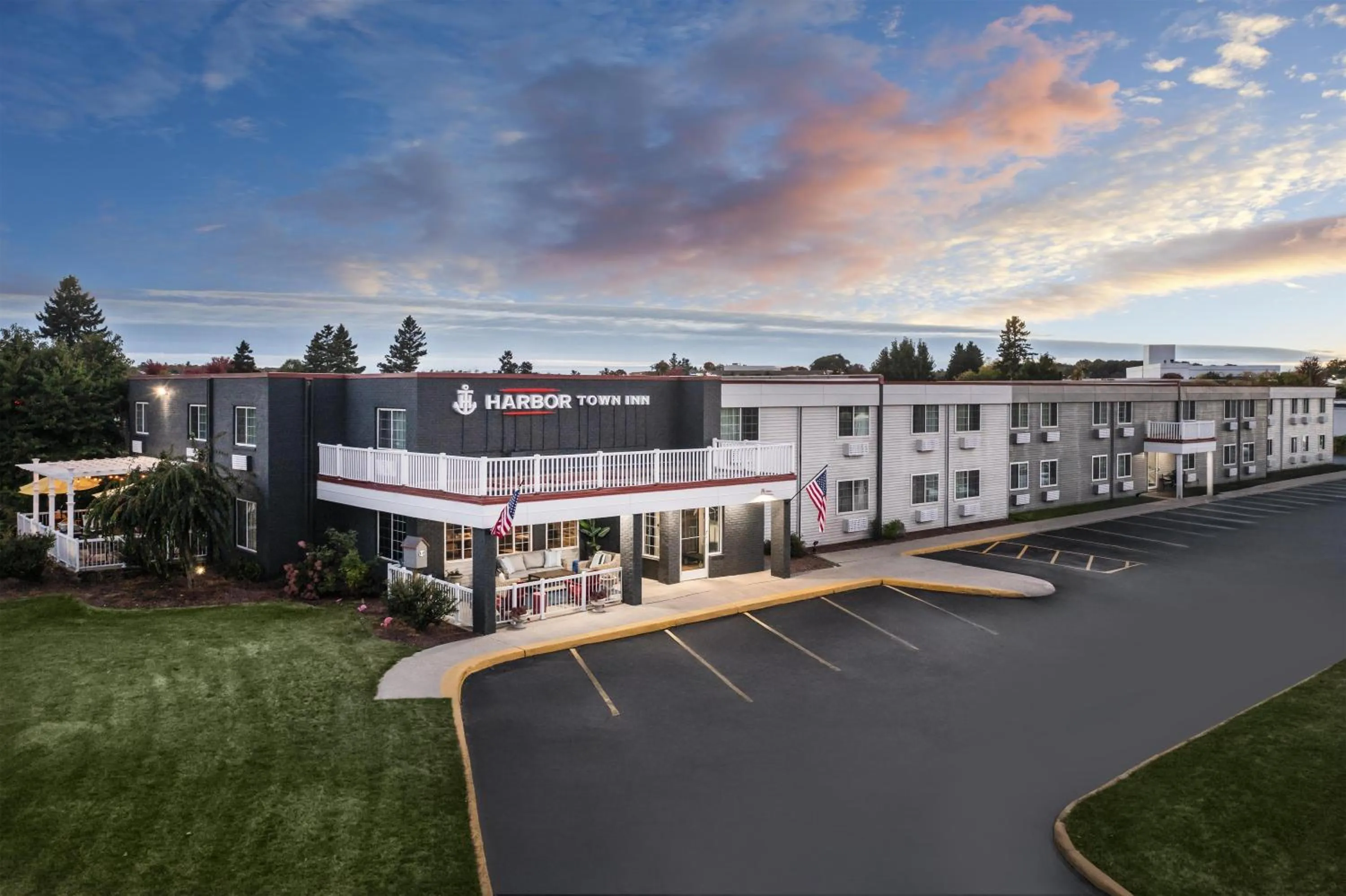 Property building in Harbor Town Inn, BW Signature Collection