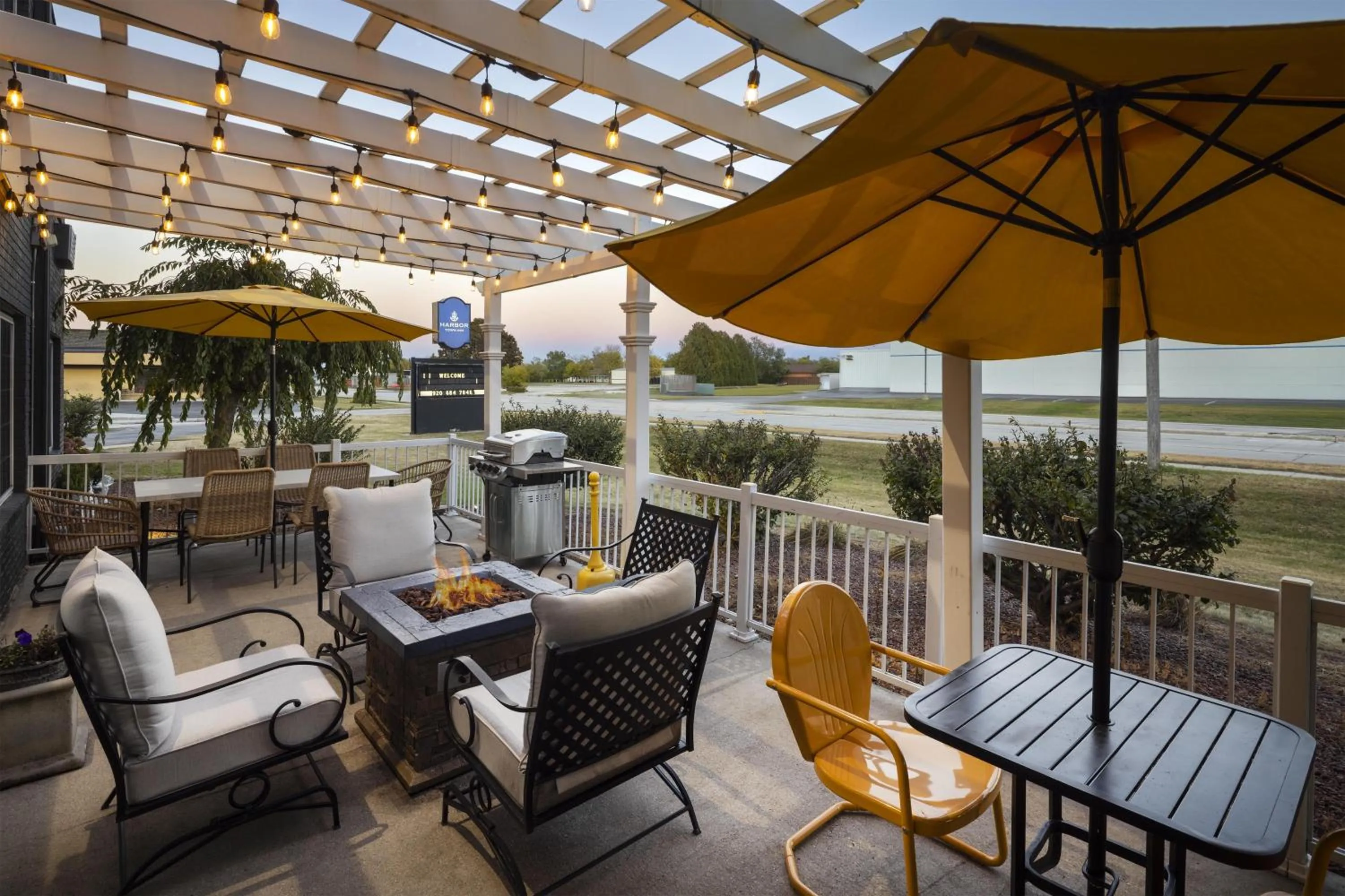 Property building in Harbor Town Inn, BW Signature Collection