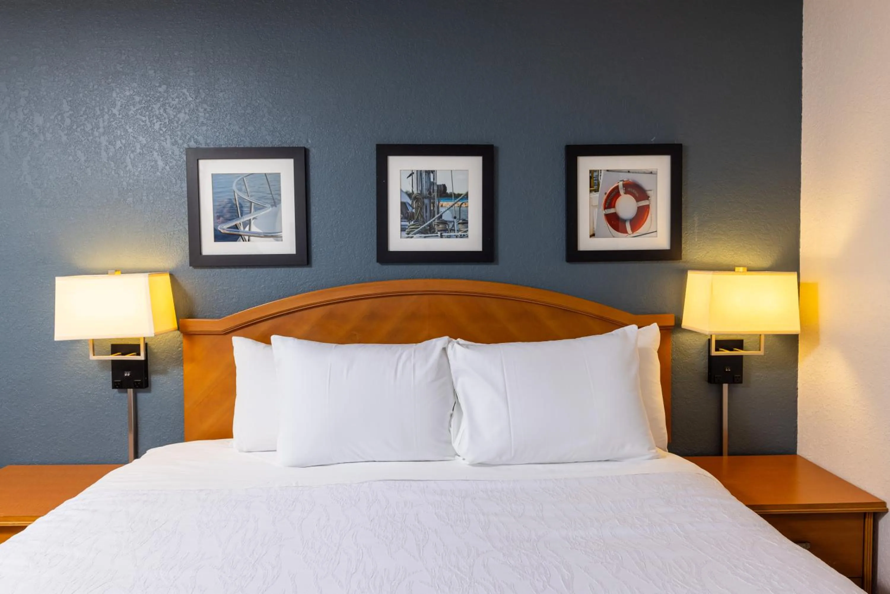 Bed in Harbor Town Inn, BW Signature Collection