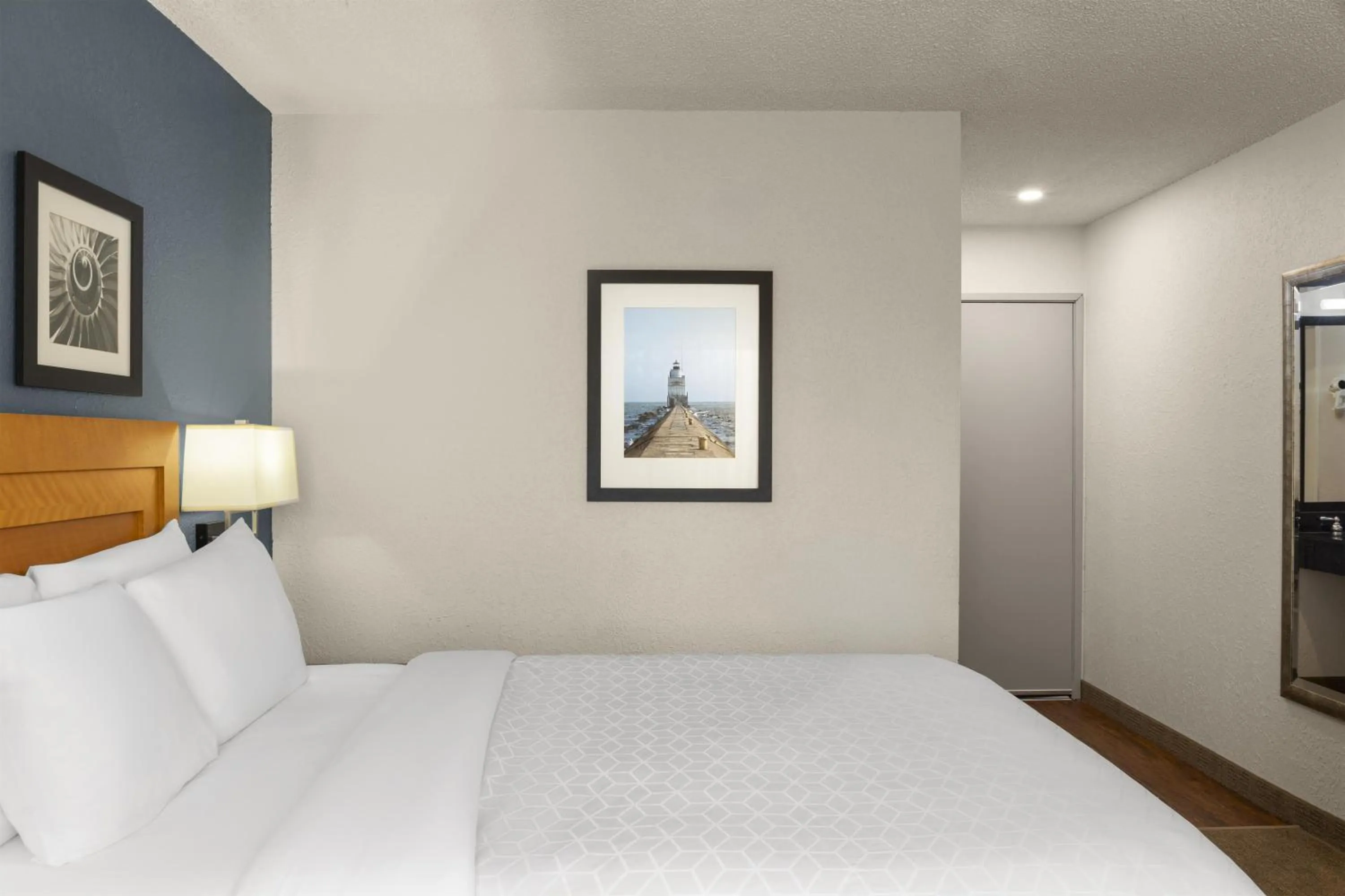 Bedroom, Bed in Harbor Town Inn, BW Signature Collection